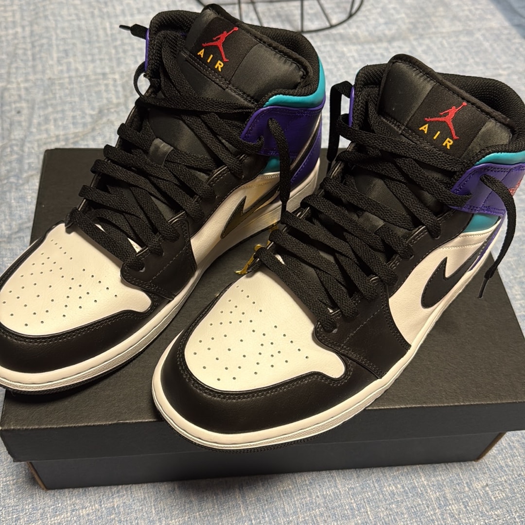 Nike Air Jordan 1 Mid "Bright Concord"