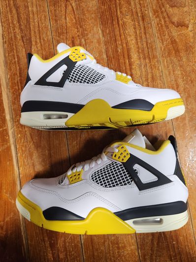Nike Women's Air Jordan 4 Retro "Vivid Sulfur"