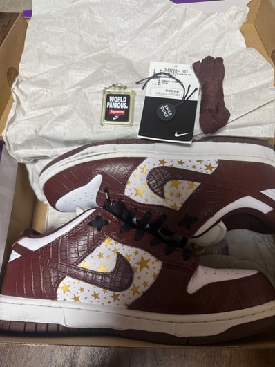 Supreme × Nike SB Dunk Low OG QS Gold Stars "White/Barkroot Brown"