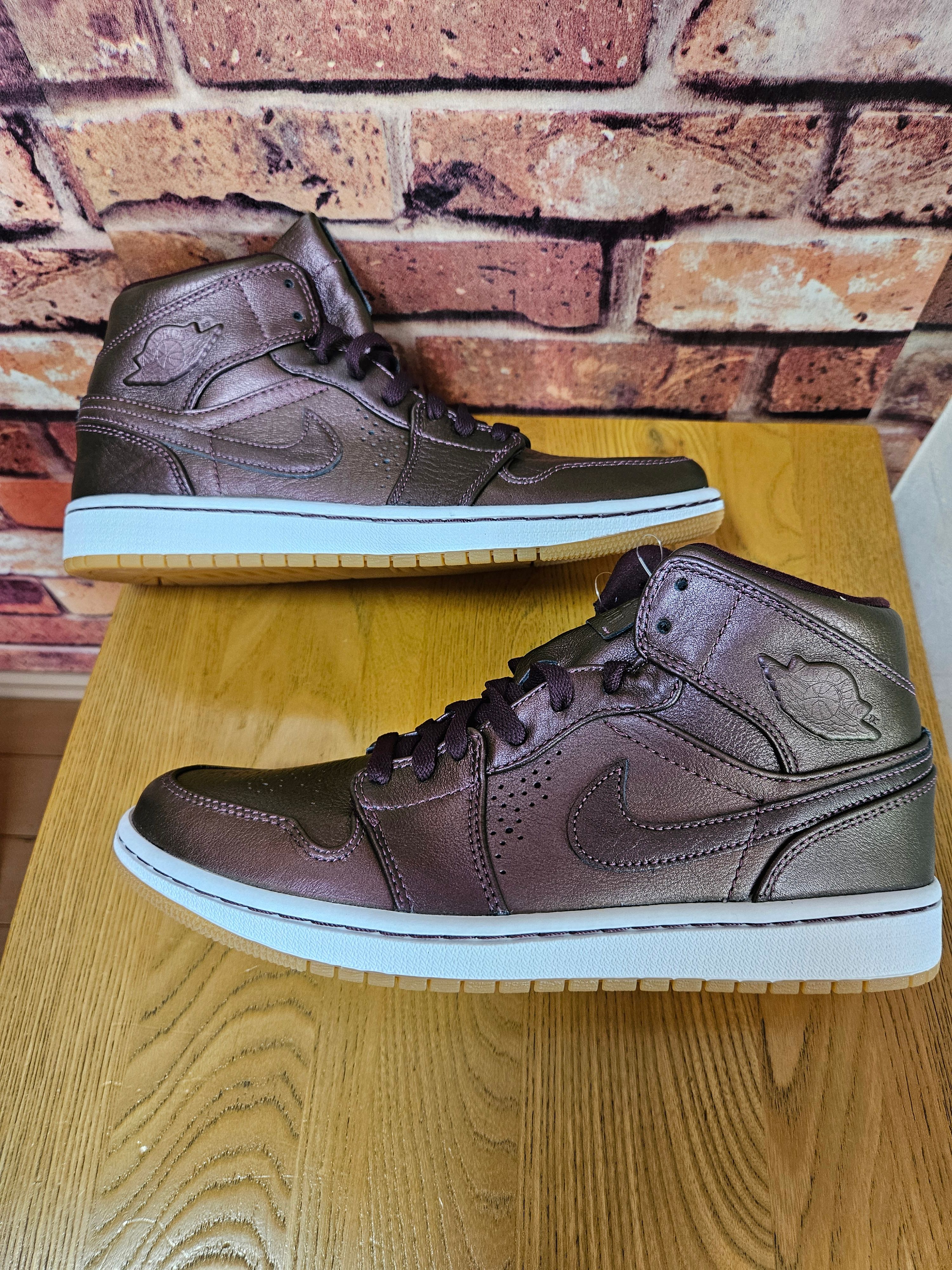 NIKE AIR JORDAN 1 MID NOUVEAU DEEP BURGUNDY GUM