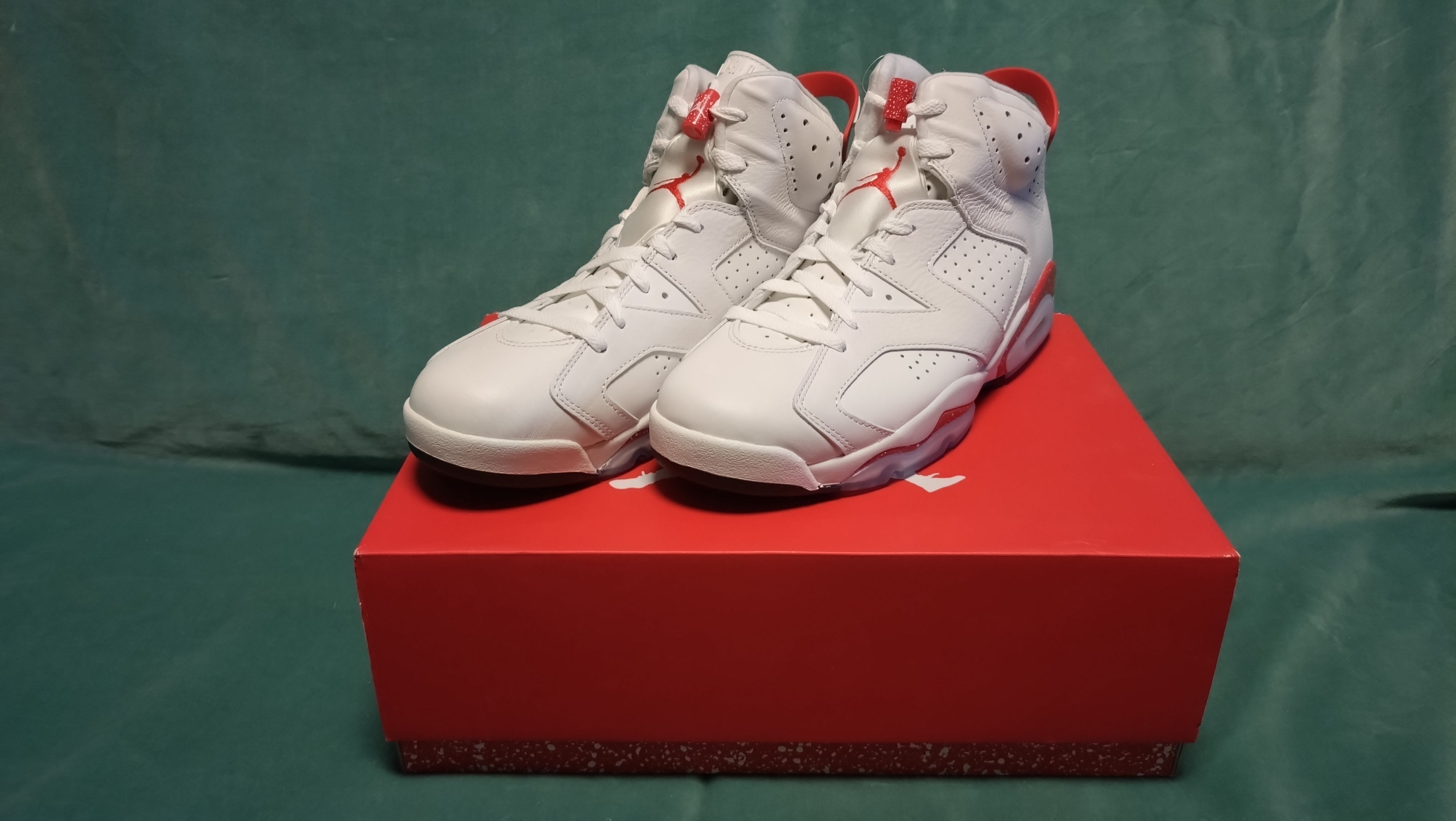 Nike Air Jordan 6 "White and University Red/Red Oreo"