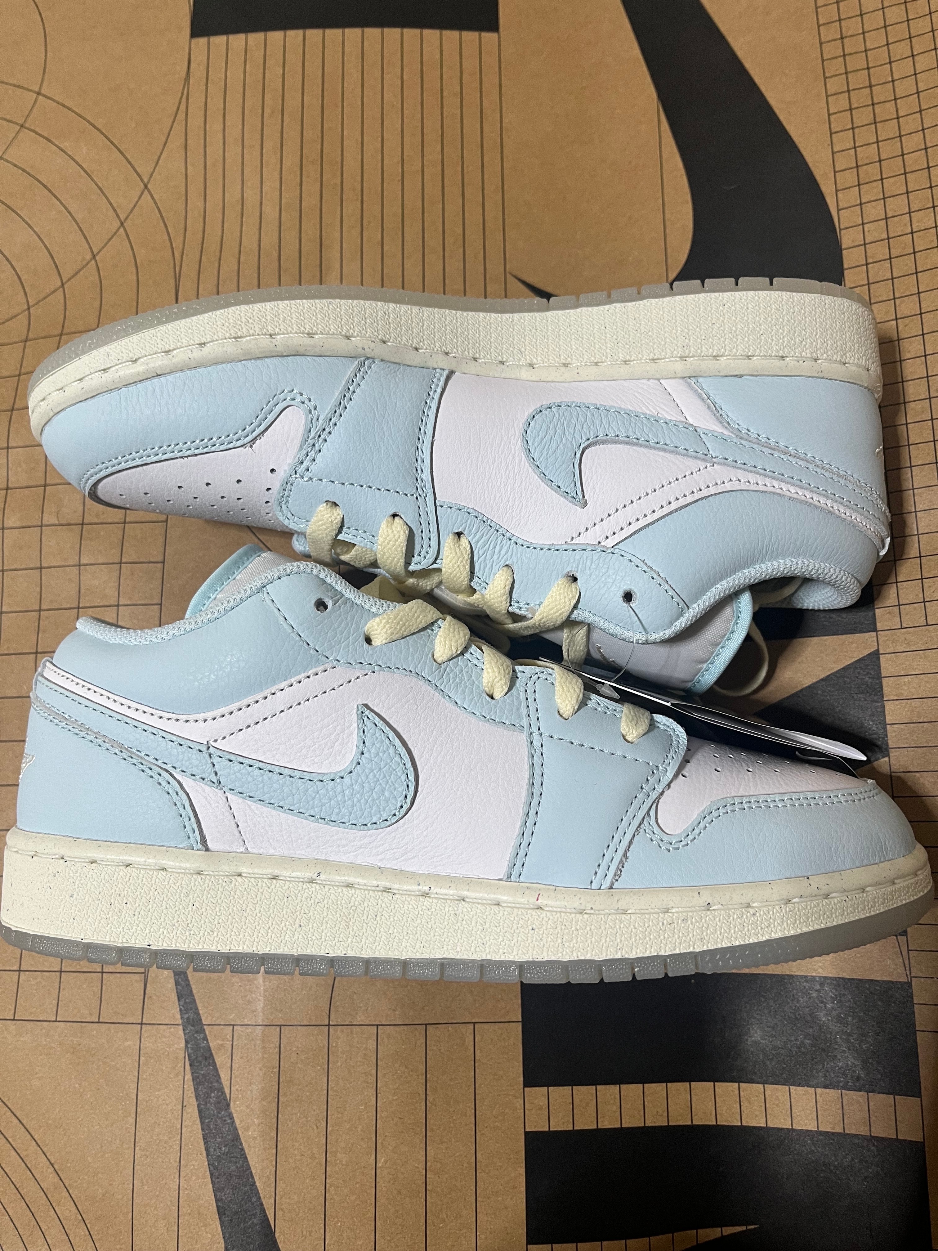 Nike GS Air Jordan 1 Low SE "Glacier Blue/Summit White/Guava Ice/Sea Glass"