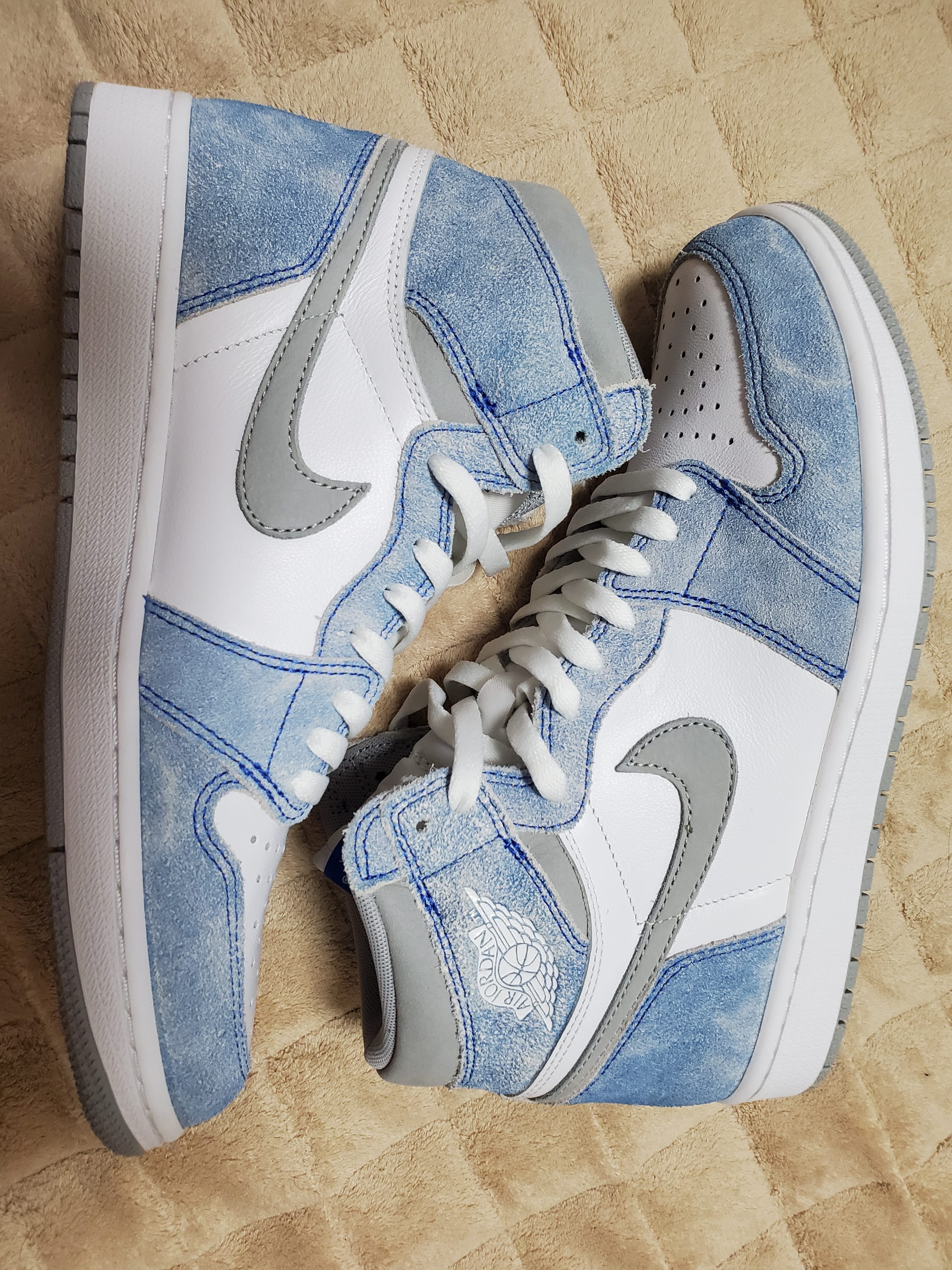 Nike Air Jordan 1 High OG "Hyper Royal"