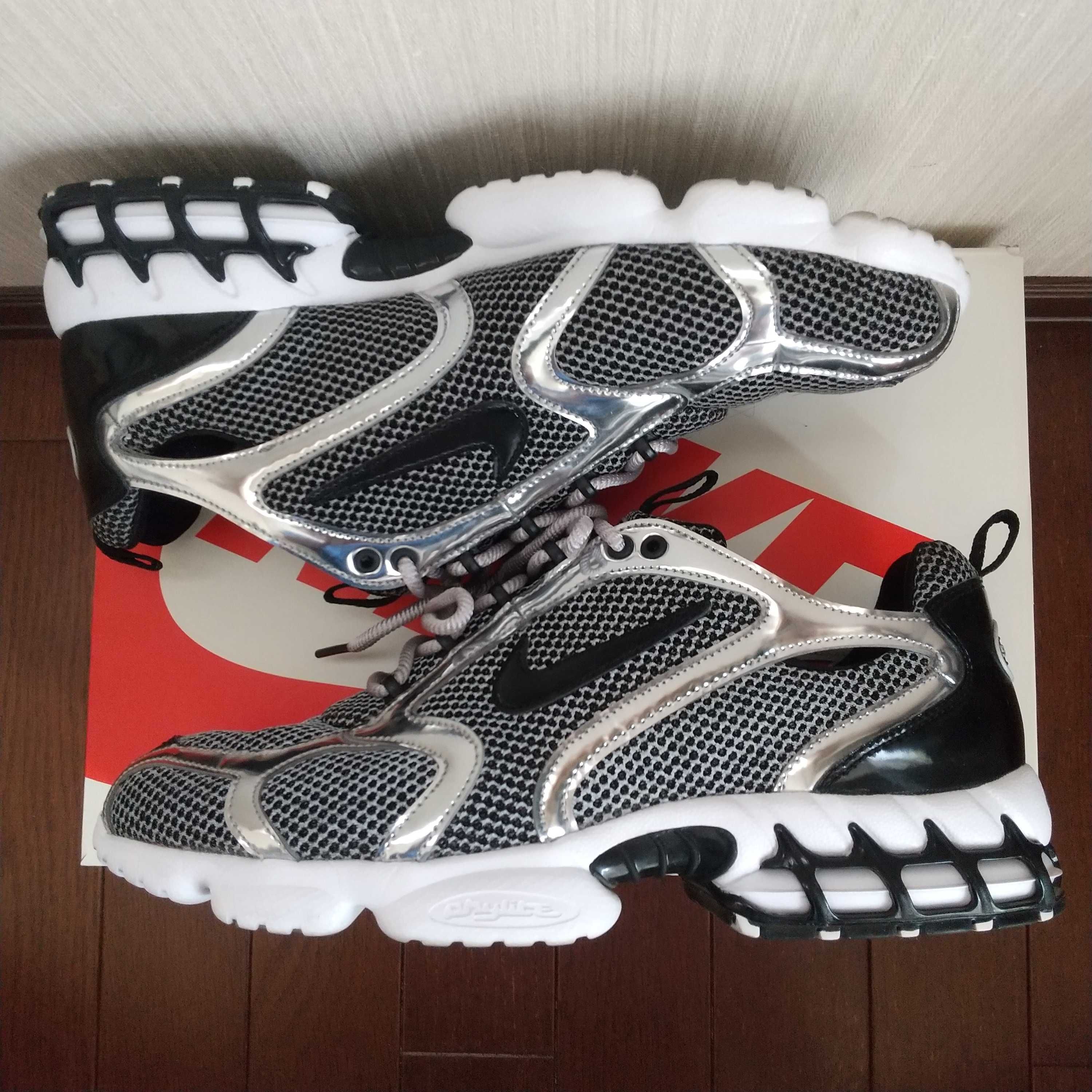 STUSSY × NIKE AIR ZOOM SPIRIDON CAGED "PURE PLATINUM/BLACK-WHITE"