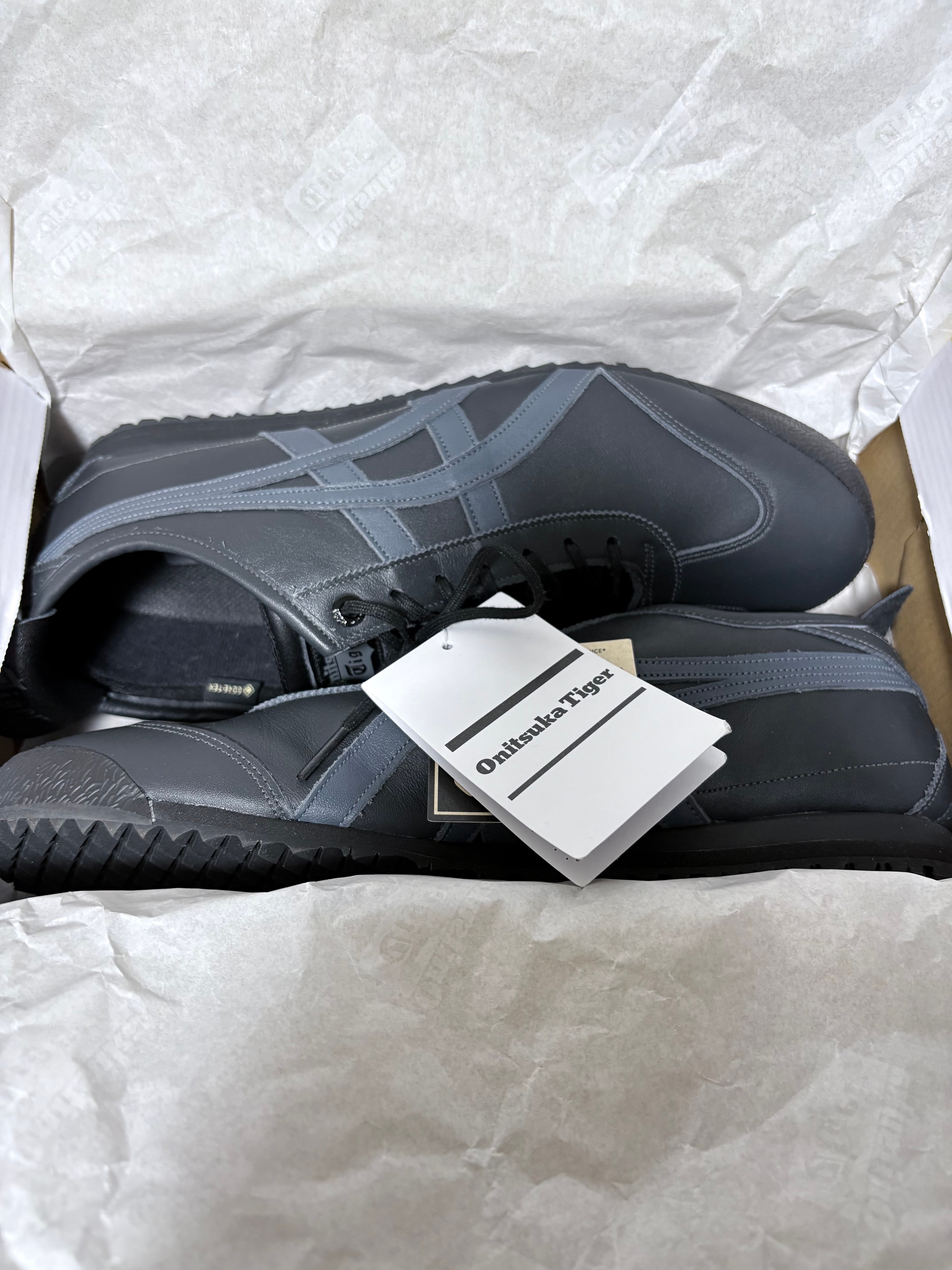 オニツカタイガー メキシコ66 SD "グラファイトグレー/キャリアグレー"