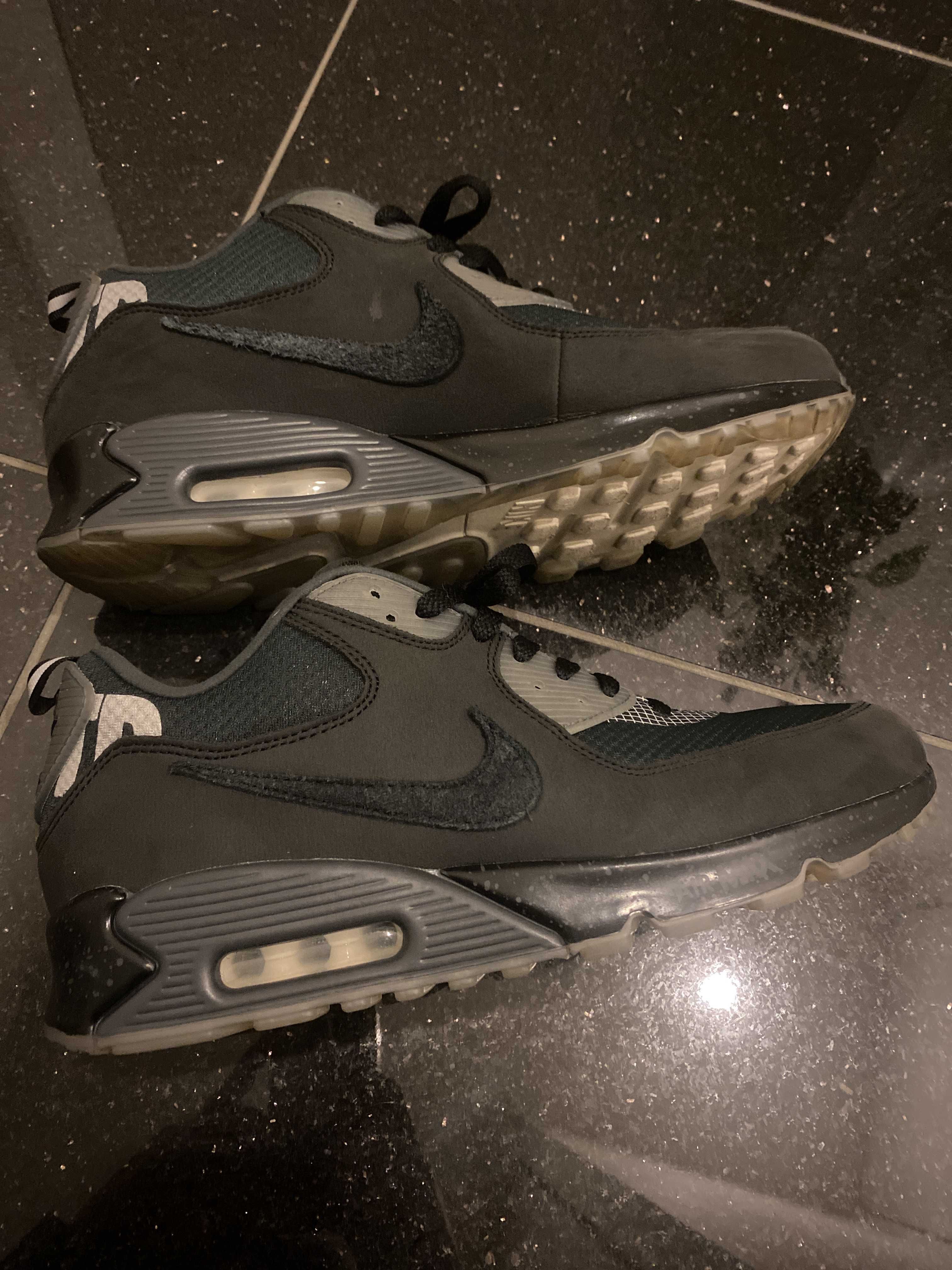 UNDEFEATED × Nike Air Max 90 "Black/Rush Pink"