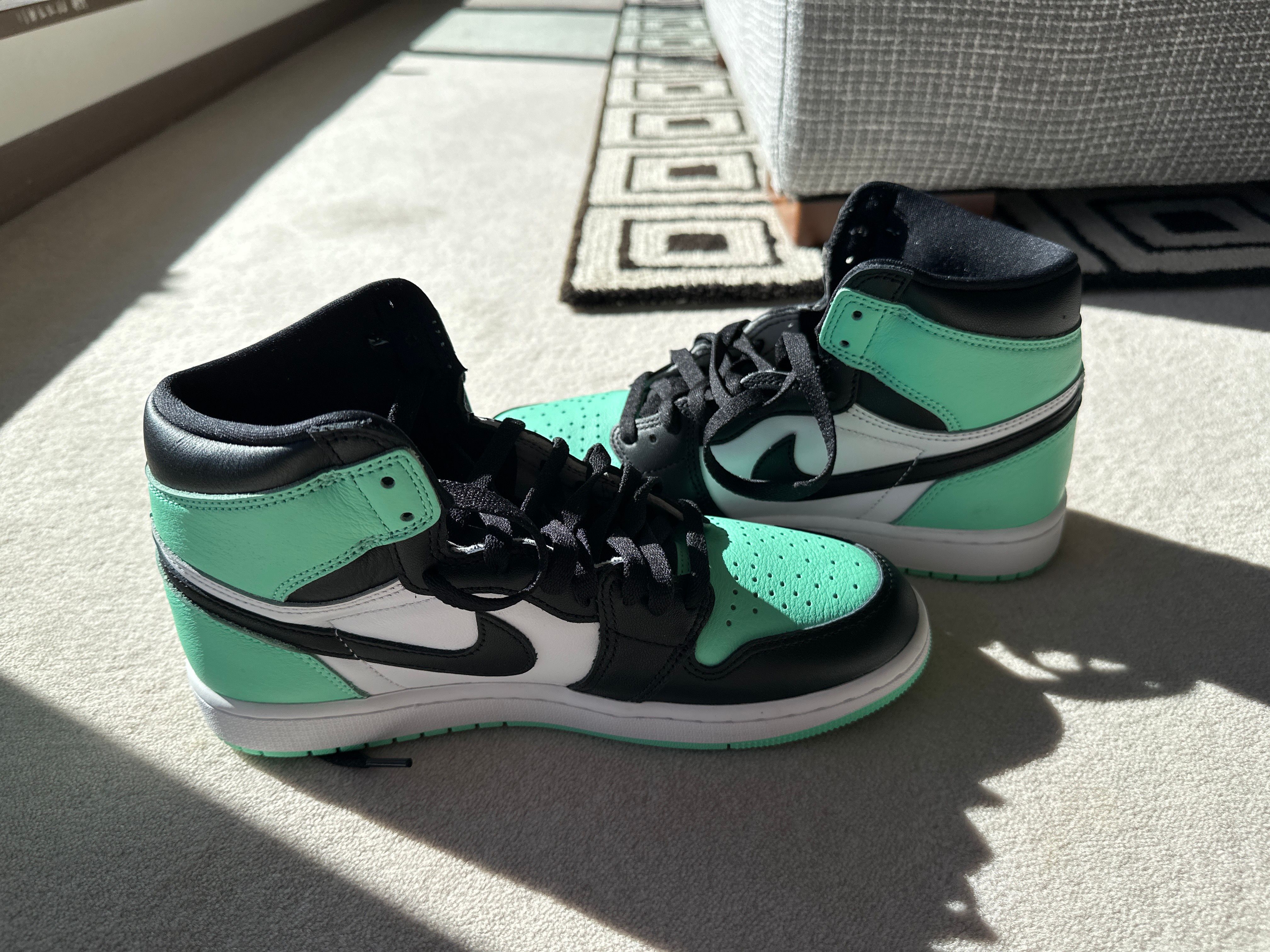 Nike Air Jordan 1 High OG "Green Glow"