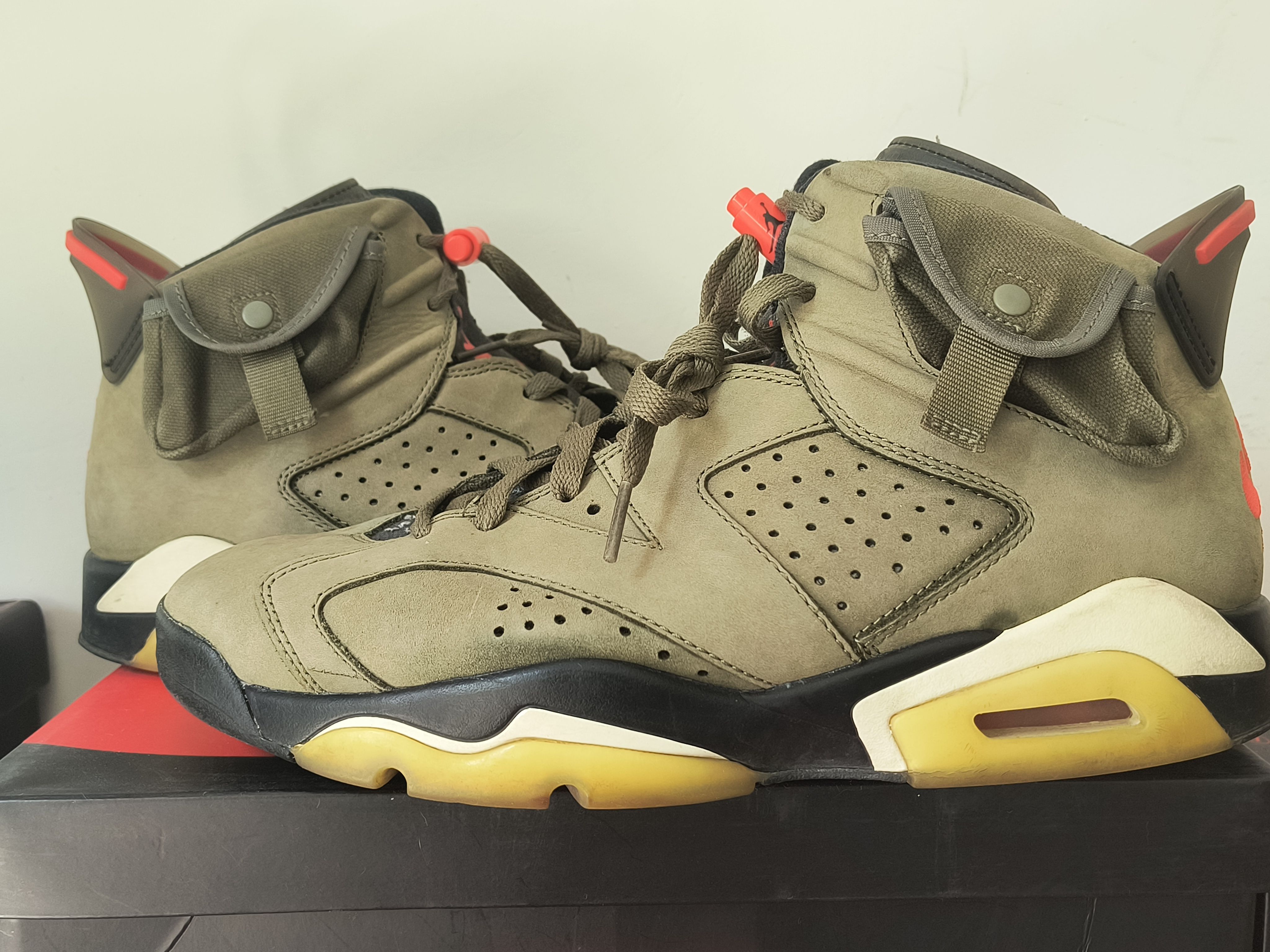 Travis Scott × Nike Air Jordan 6 Retro "Medium Olive"