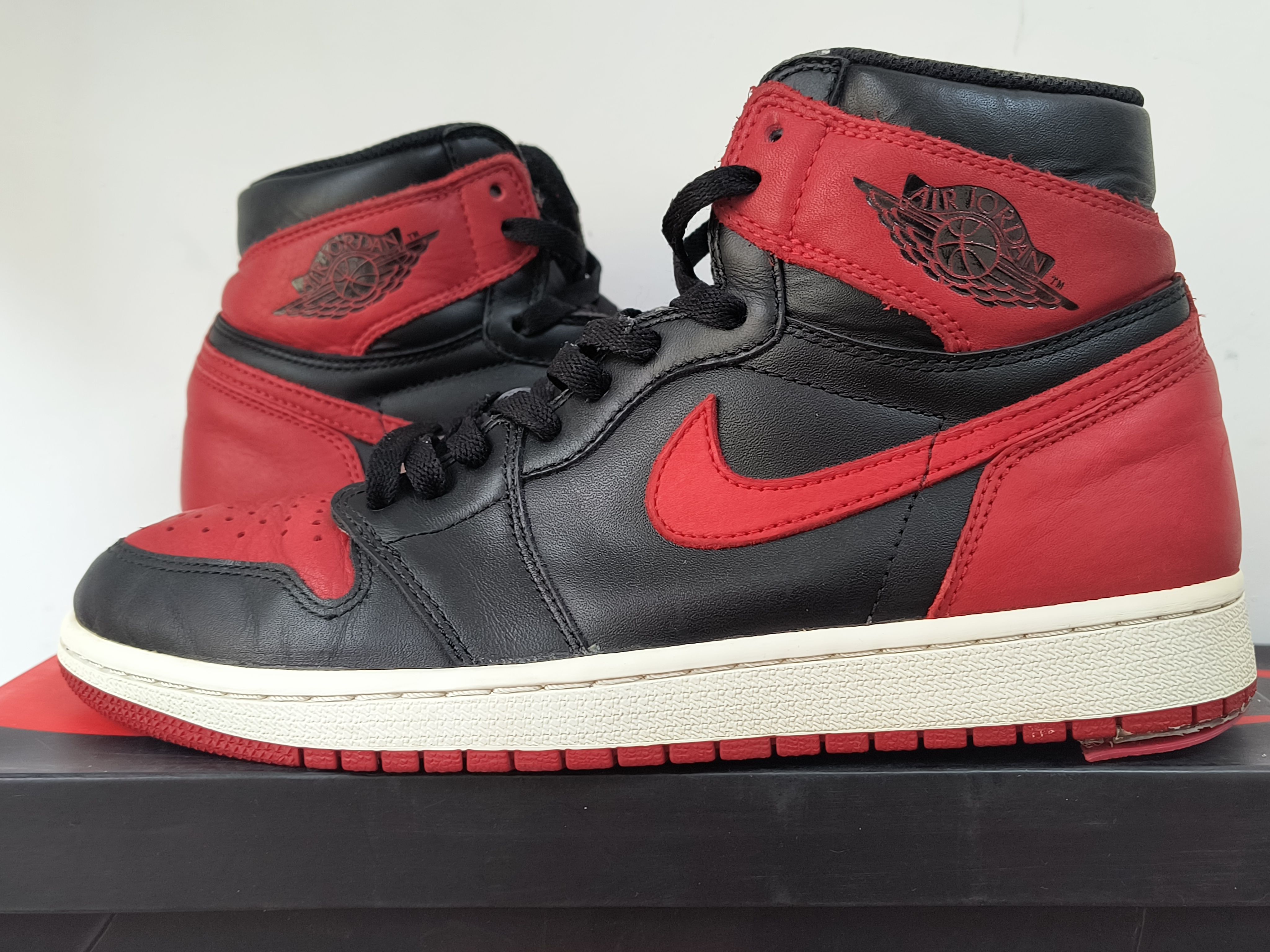 Nike Air Jordan 1 Retro High OG "Bred/Banned" (2016)