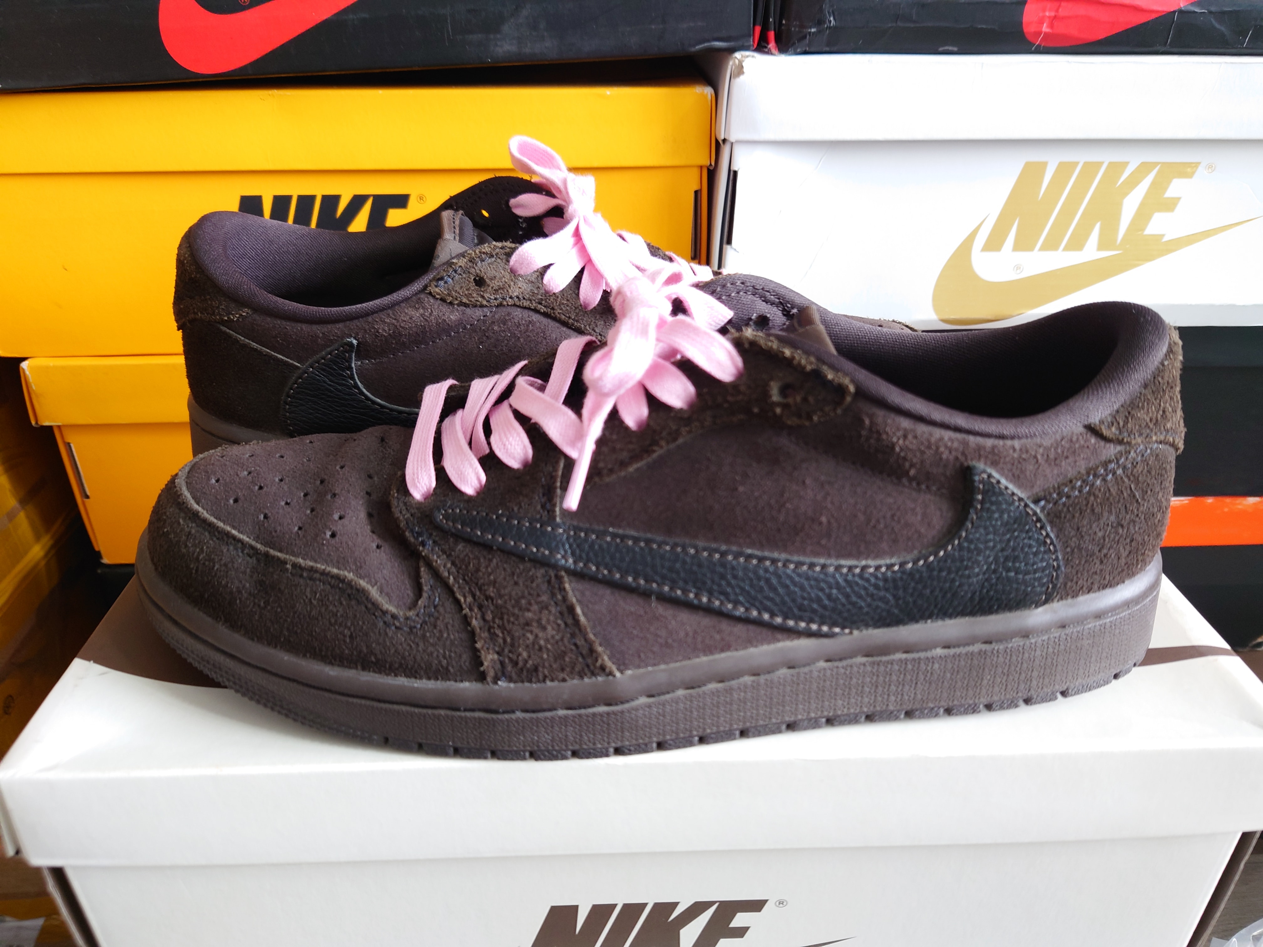 Travis Scott × Nike Air Jordan 1 Low OG SP "Velvet Brown and Dark Mocha"