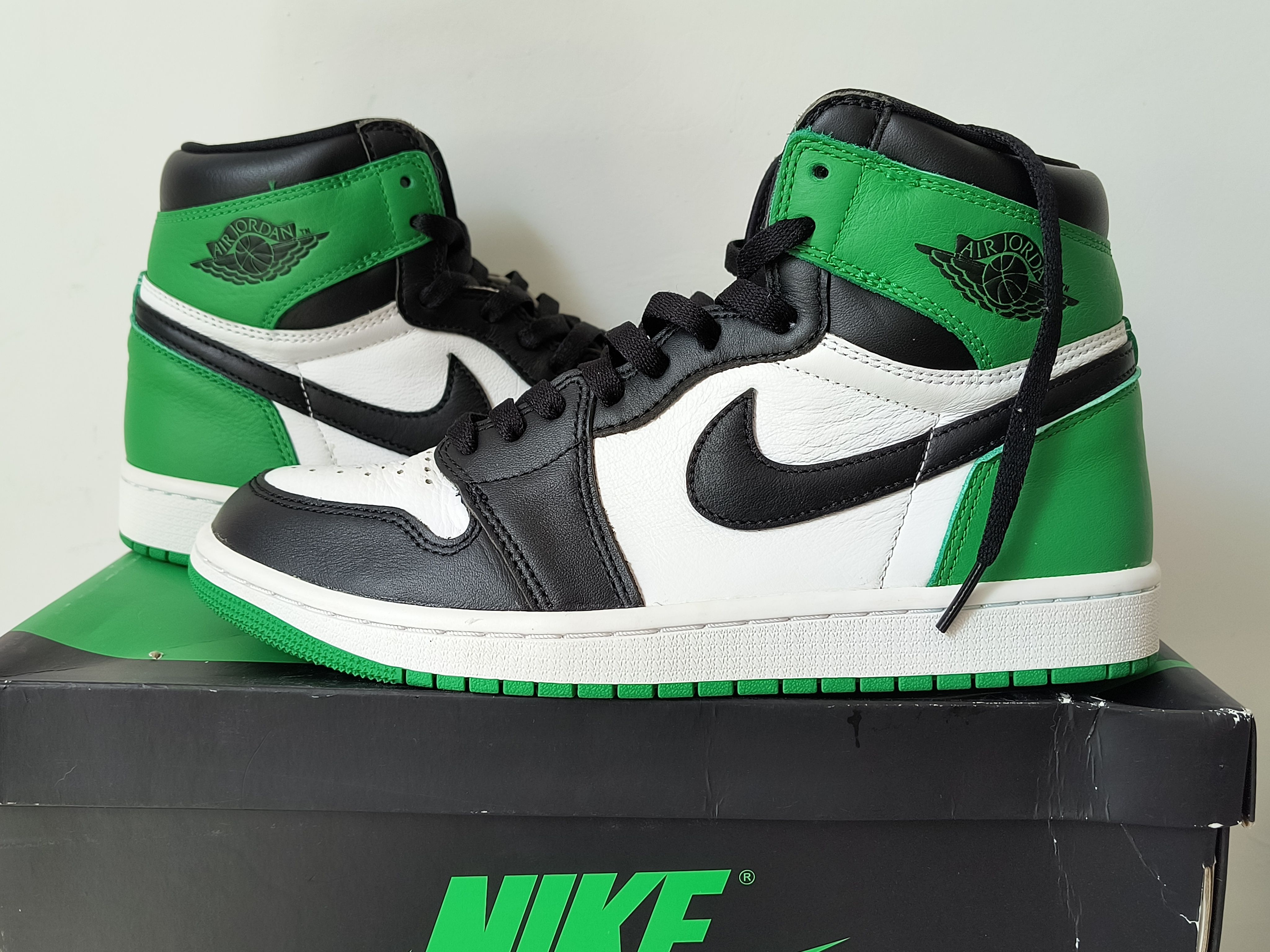 Nike Air Jordan 1 Retro High OG "Celtics/Black and Lucky Green" (2023)
