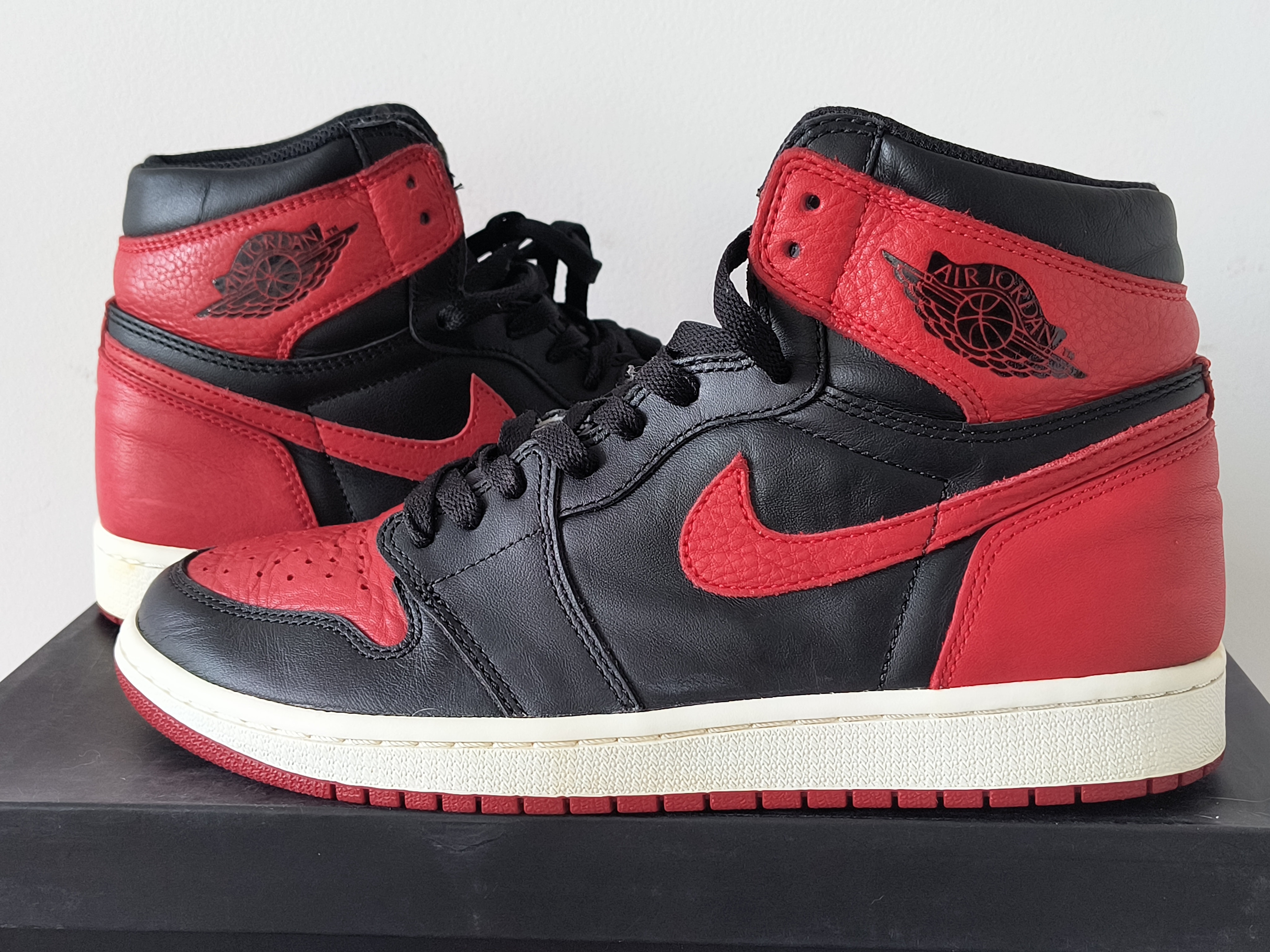 Nike Air Jordan 1 Retro High OG "Bred/Banned" (2016)