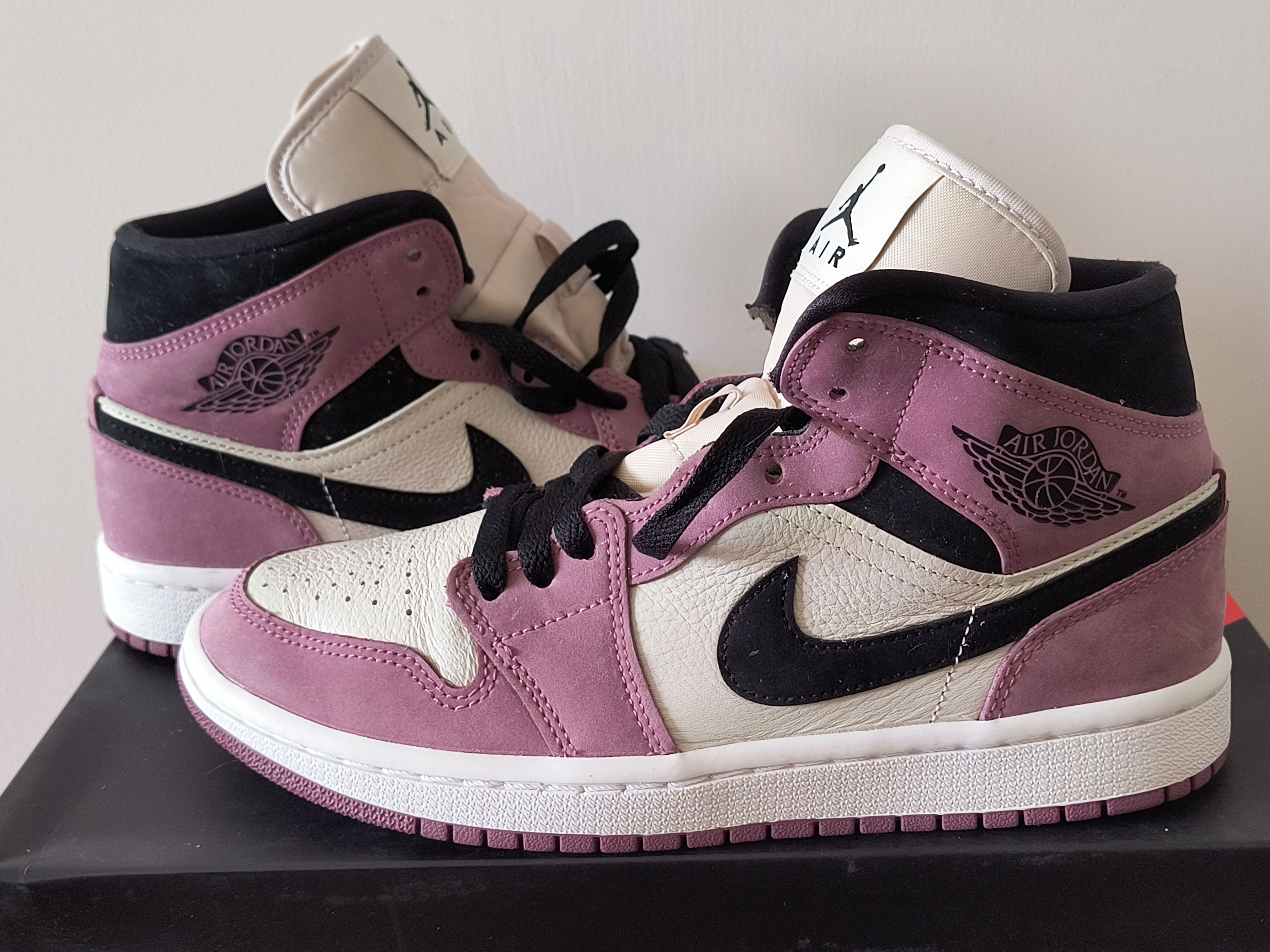 Nike Women's Air Jordan 1 Mid "Berry Pink"