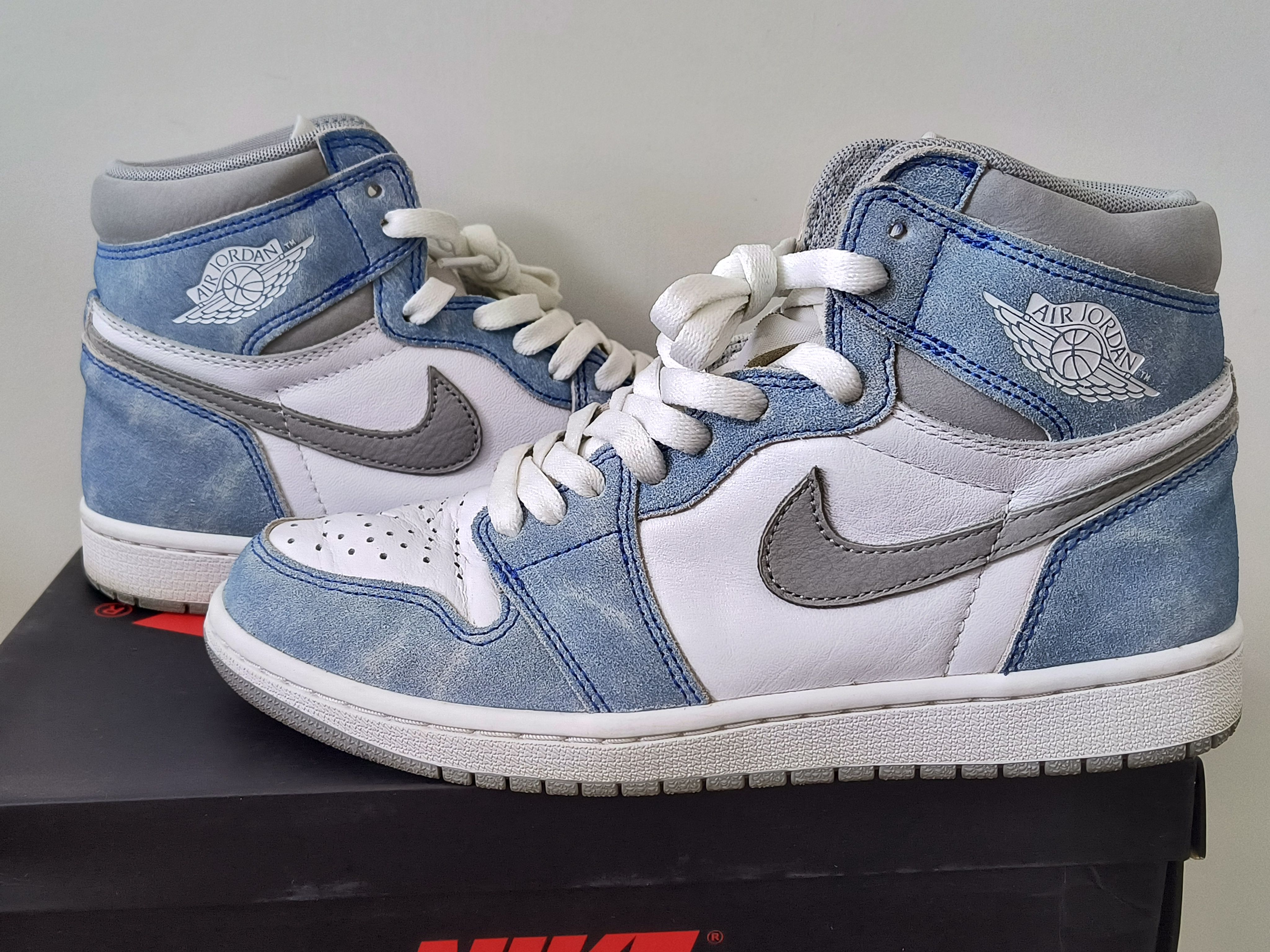 Nike Air Jordan 1 High OG "Hyper Royal"