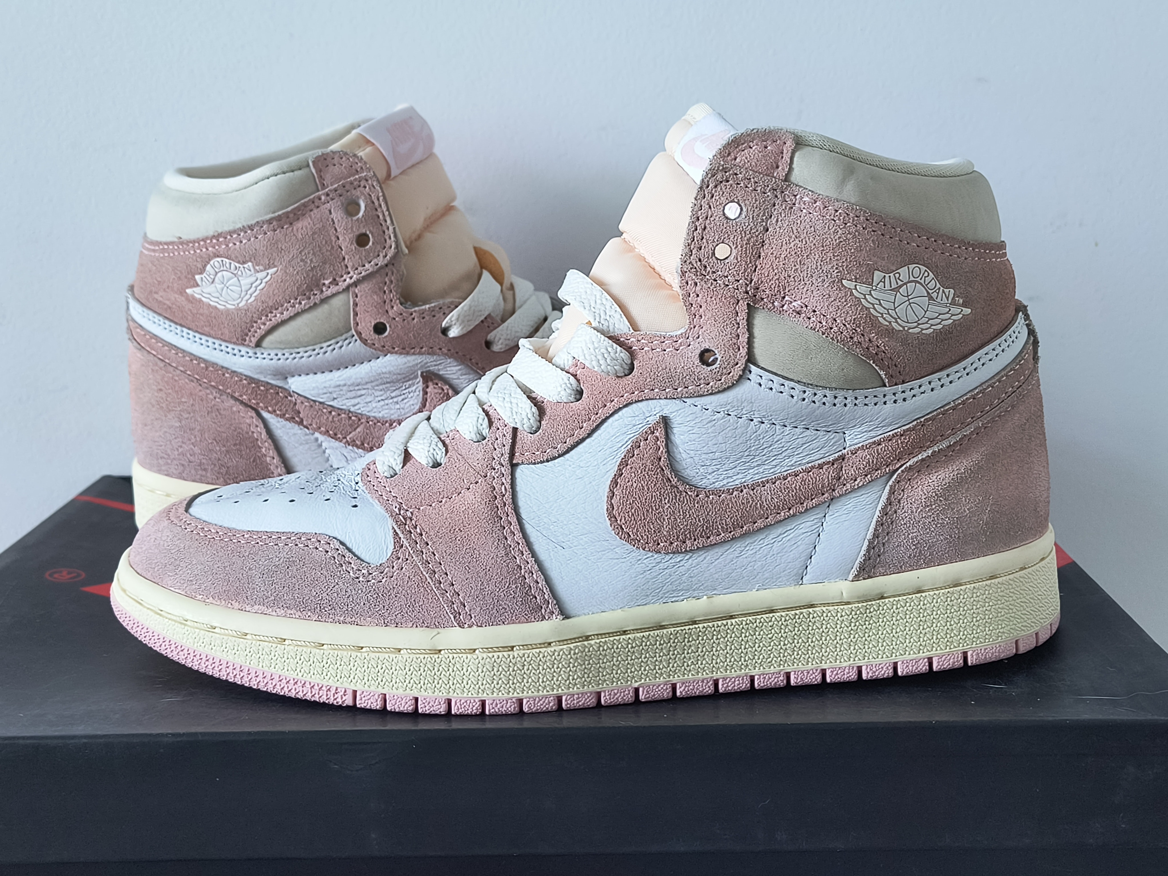 Nike Women's Air Jordan 1 Retro High OG "Washed Pink"