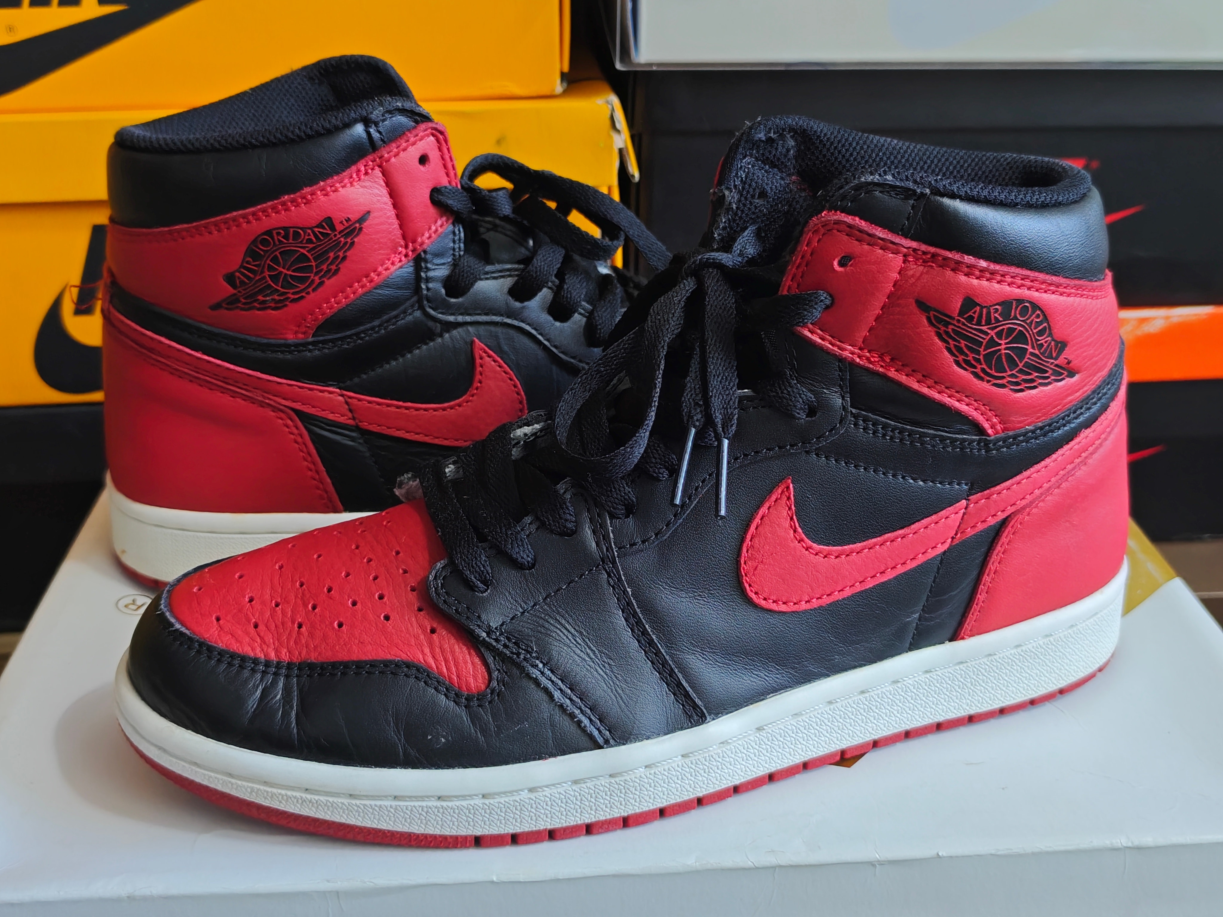 Nike Air Jordan 1 Retro High OG "Bred/Banned" (2016)