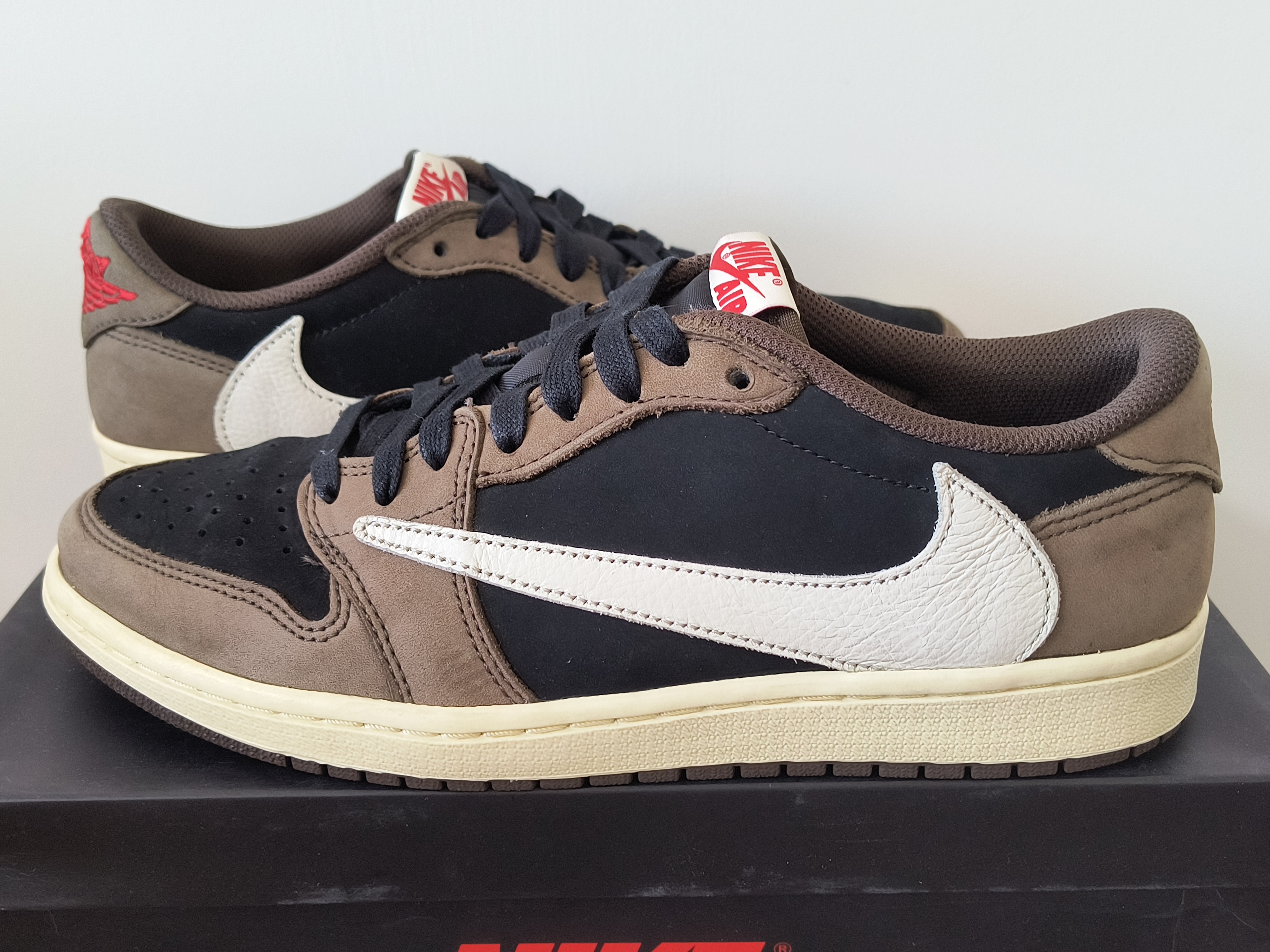 トラヴィススコット×ナイキ エアジョーダン1 ロー OG SP-T  "ブラック/ダークモカ"