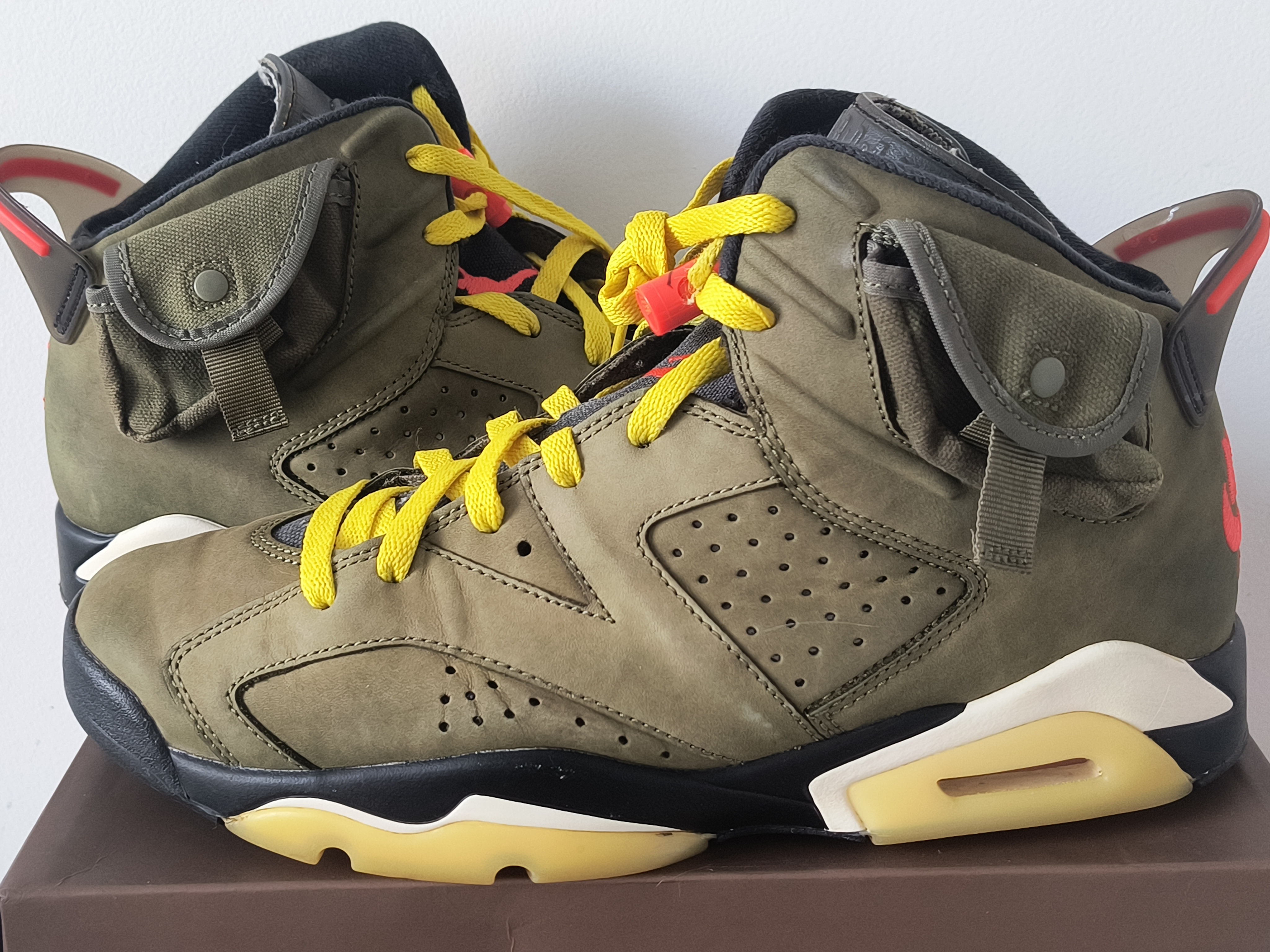 Travis Scott × Nike Air Jordan 6 Retro "Medium Olive"
