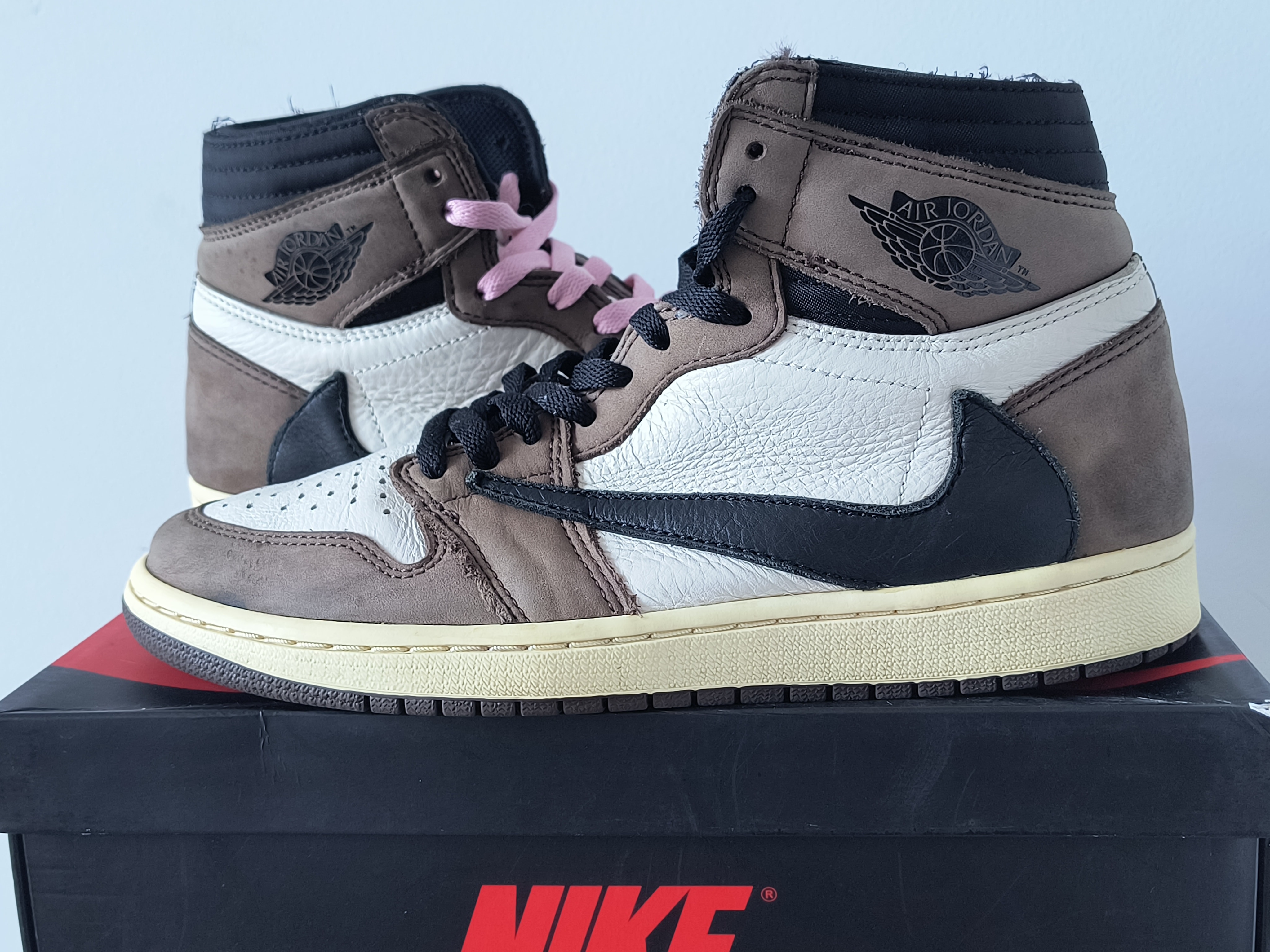 Travis Scott × Nike Air Jordan 1 Retro High OG TS SP "Sail/Dark Mocha"
