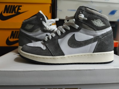 Nike GS Air Jordan 1 Retro High OG "Black and Smoke Grey"