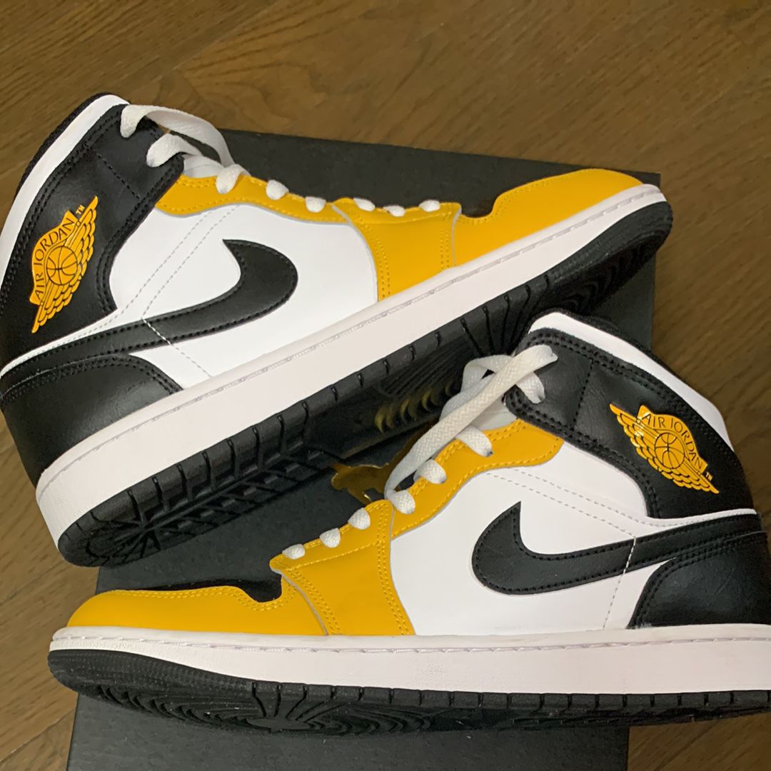 Nike Air Jordan 1 Mid "Yellow Ochre"
