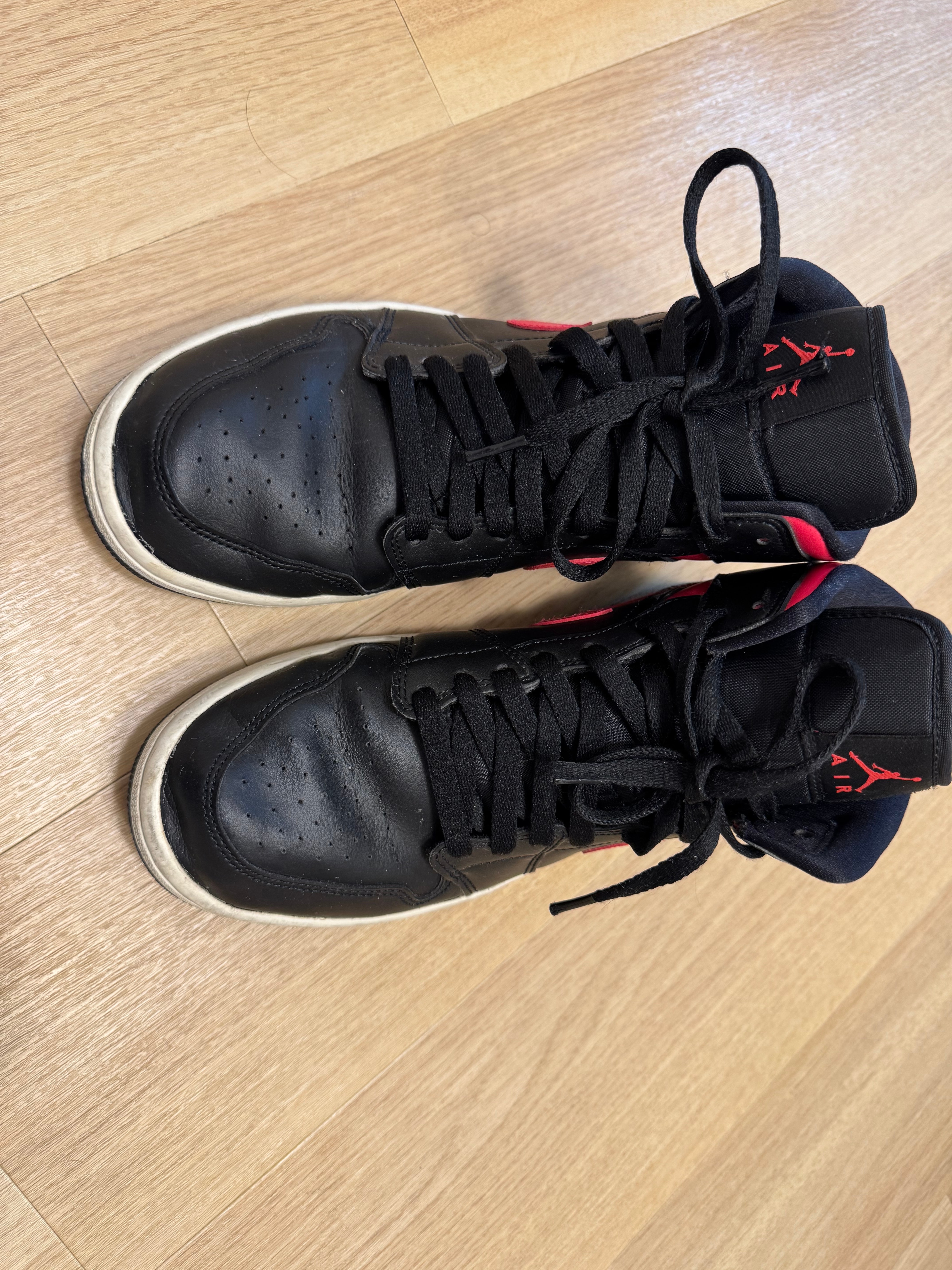 NIKE Women's AIR JORDAN 1 MID "BLACK/SIREN RED/WHITE"