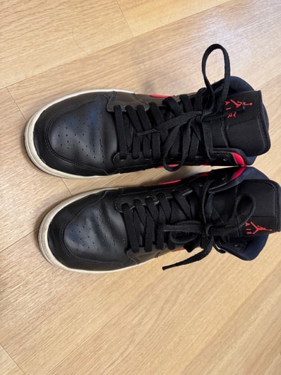 NIKE Women's AIR JORDAN 1 MID "BLACK/SIREN RED/WHITE"