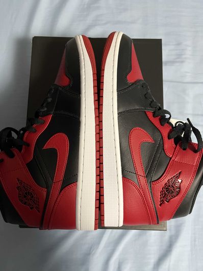 Nike Air Jordan 1 Mid "Bred"