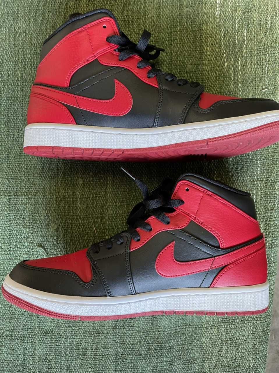 Nike Air Jordan 1 Mid "Bred"