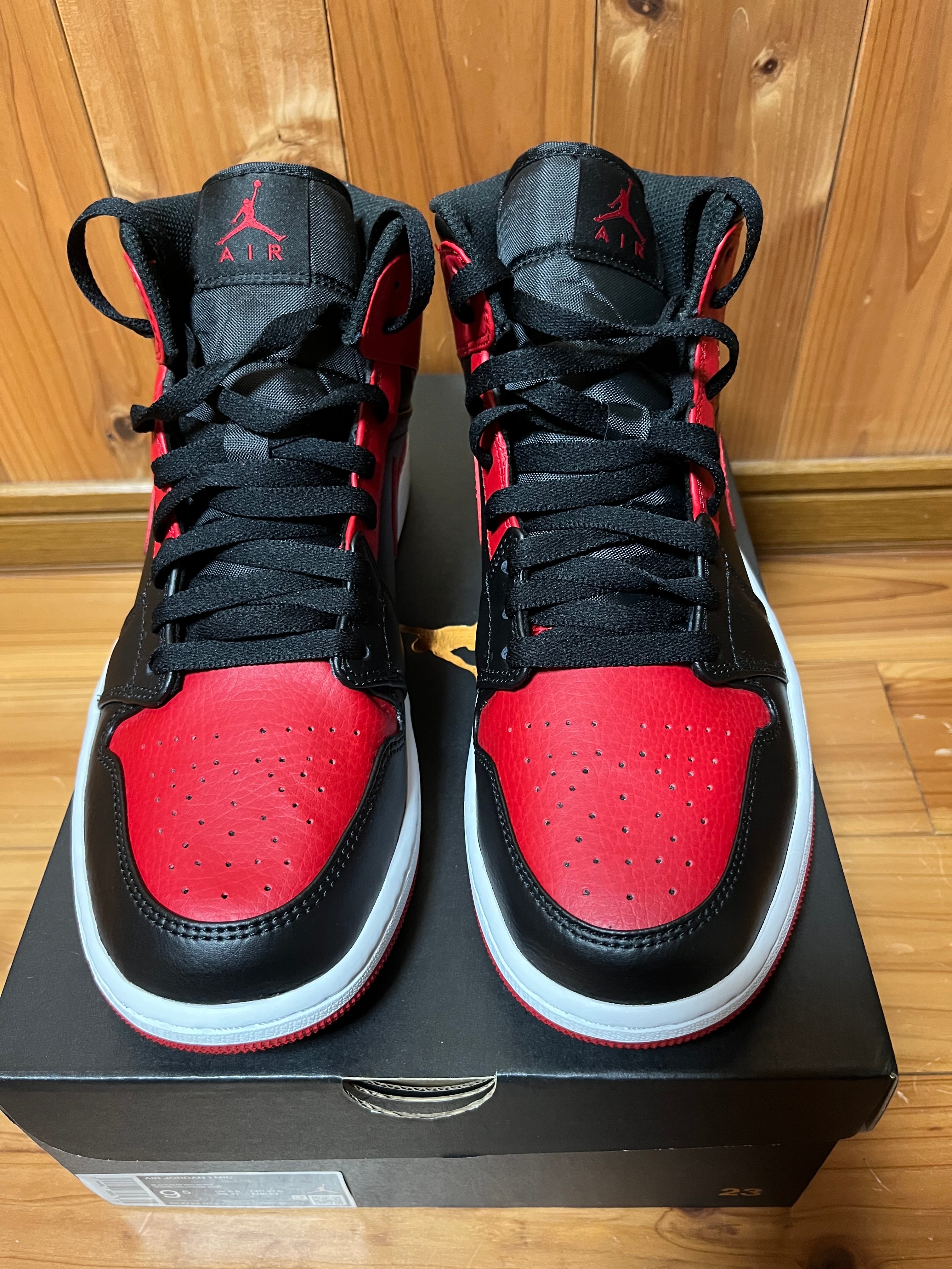 Nike Air Jordan 1 Mid "Bred"