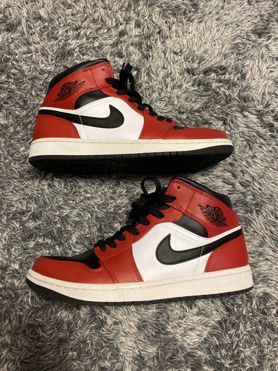Nike Air Jordan 1 Mid "Chicago Black Toe"
