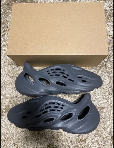 adidas YEEZY Foam Runner "Carbon"