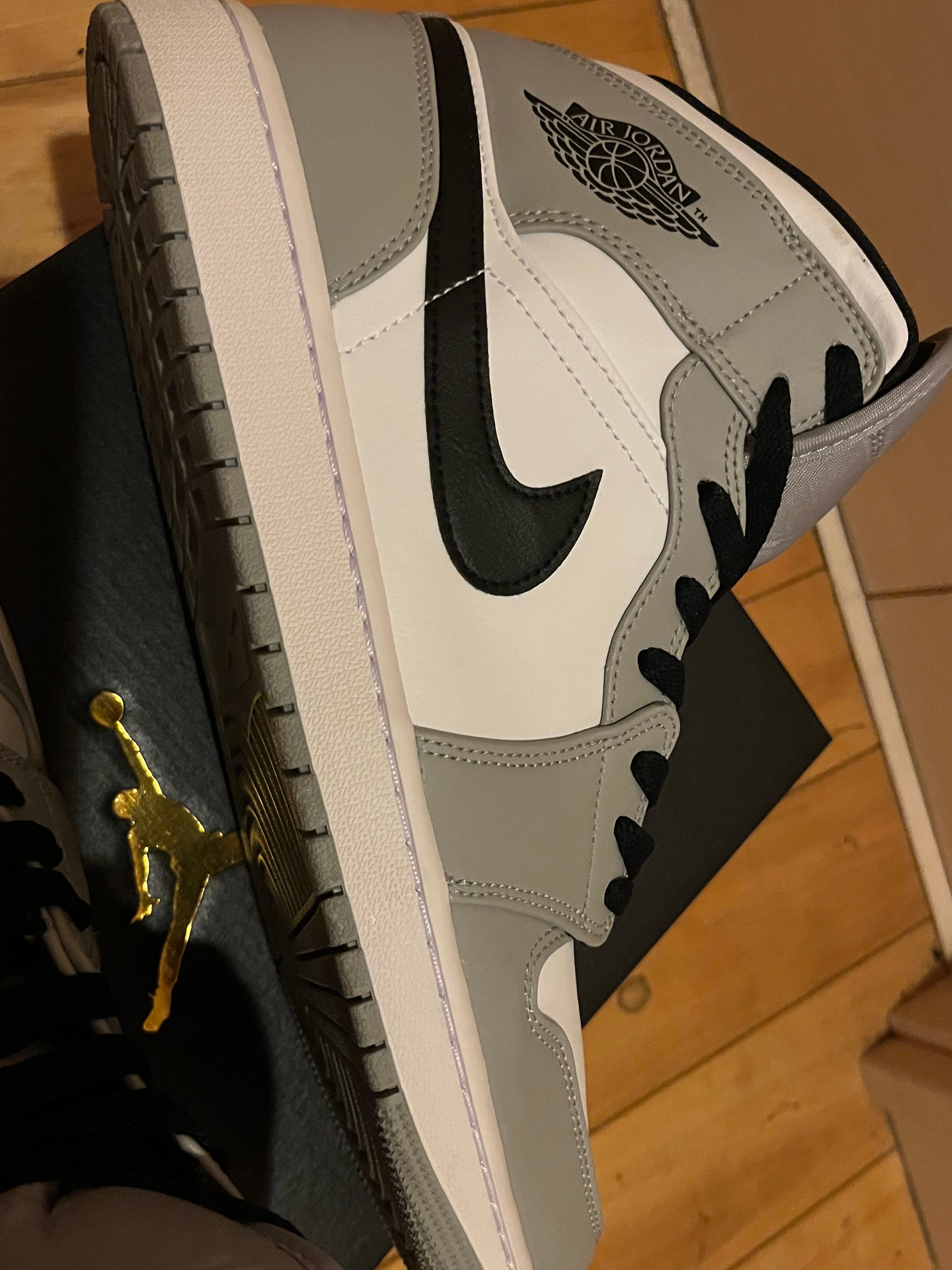 Nike Air Jordan 1 Mid "Light Smoke Grey/White/Black"