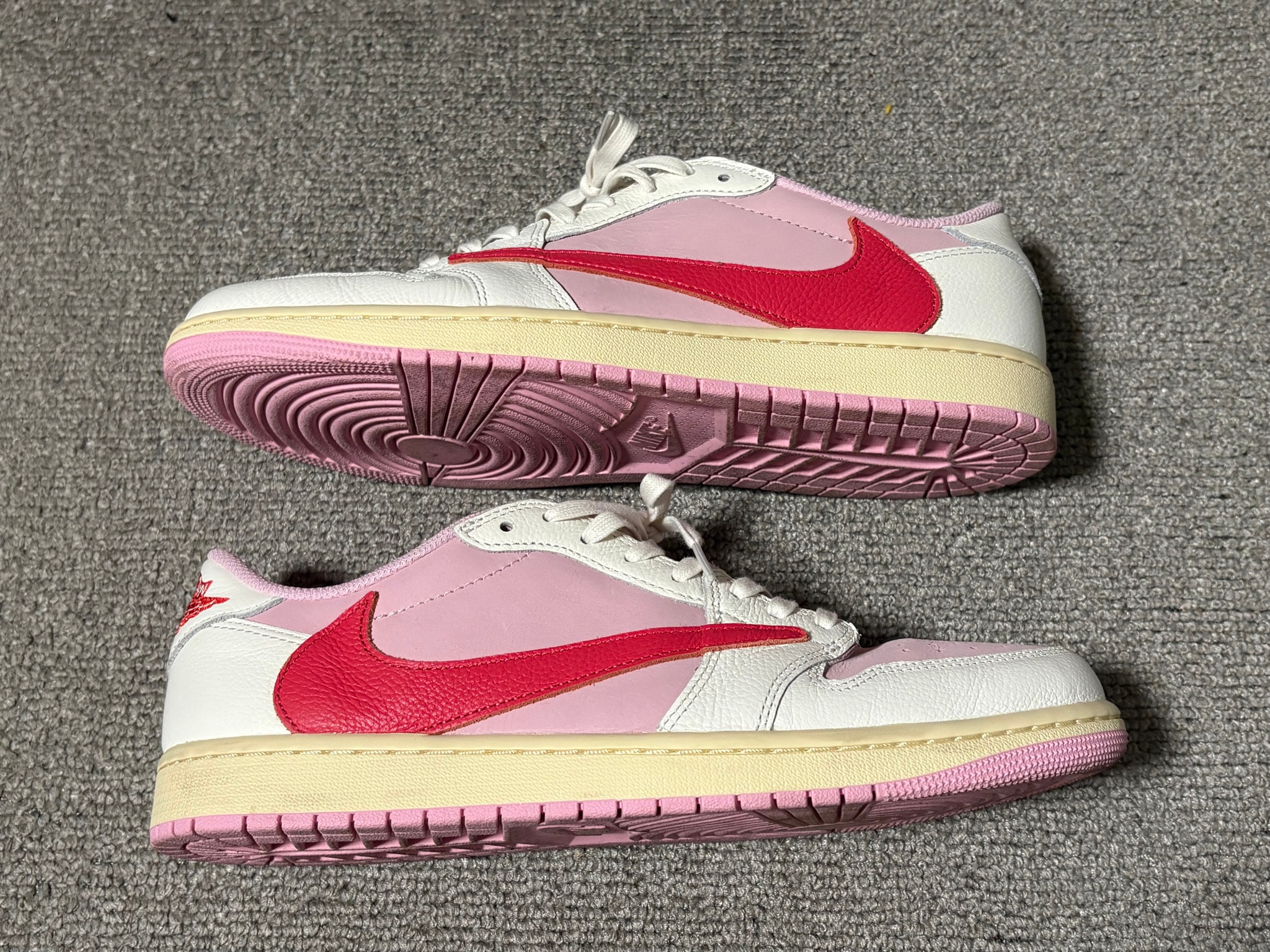 Travis Scott × Nike Air Jordan 1 Retro Low OG "Sail/Tropical Pink"
