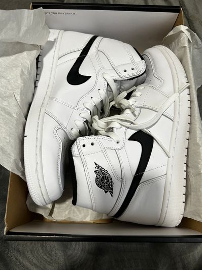 Nike Air Jordan 1 Retro High "Yin Yang White"