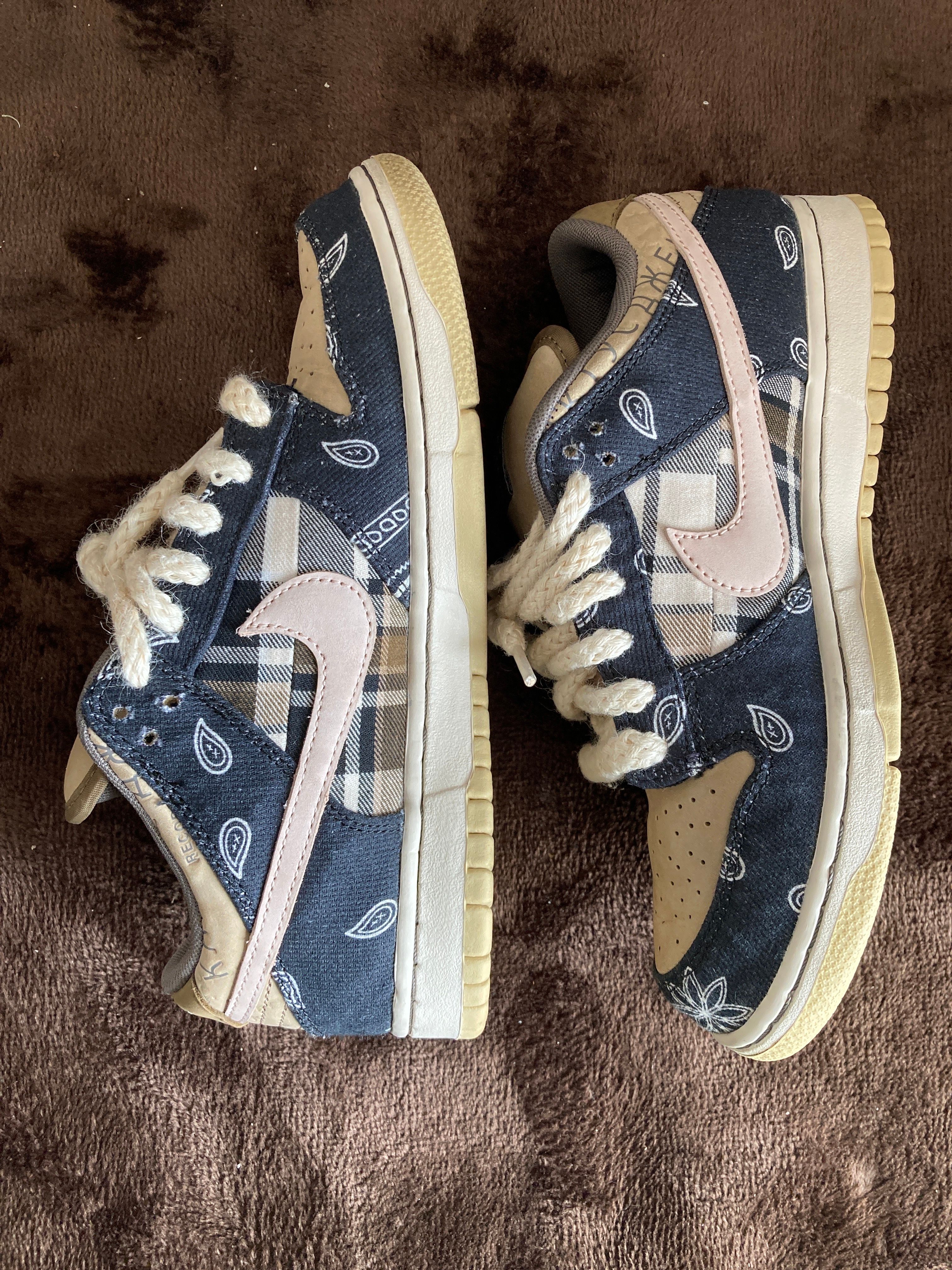 Travis Scott × Nike SB Dunk Low "Black/Parachute Beige"