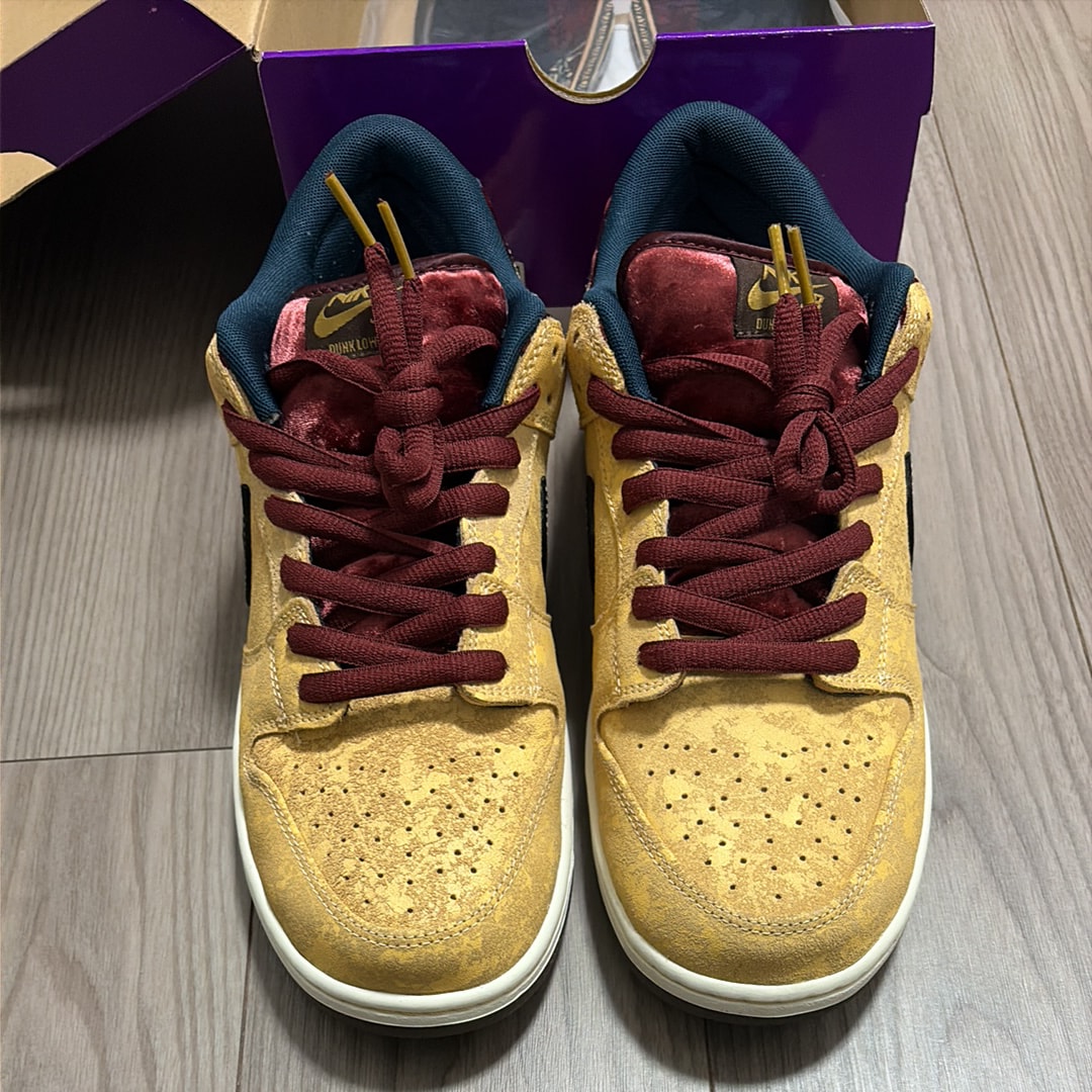 Nike SB Dunk Low Pro "City of Cinema/Celestial Gold and Dark Team Red"