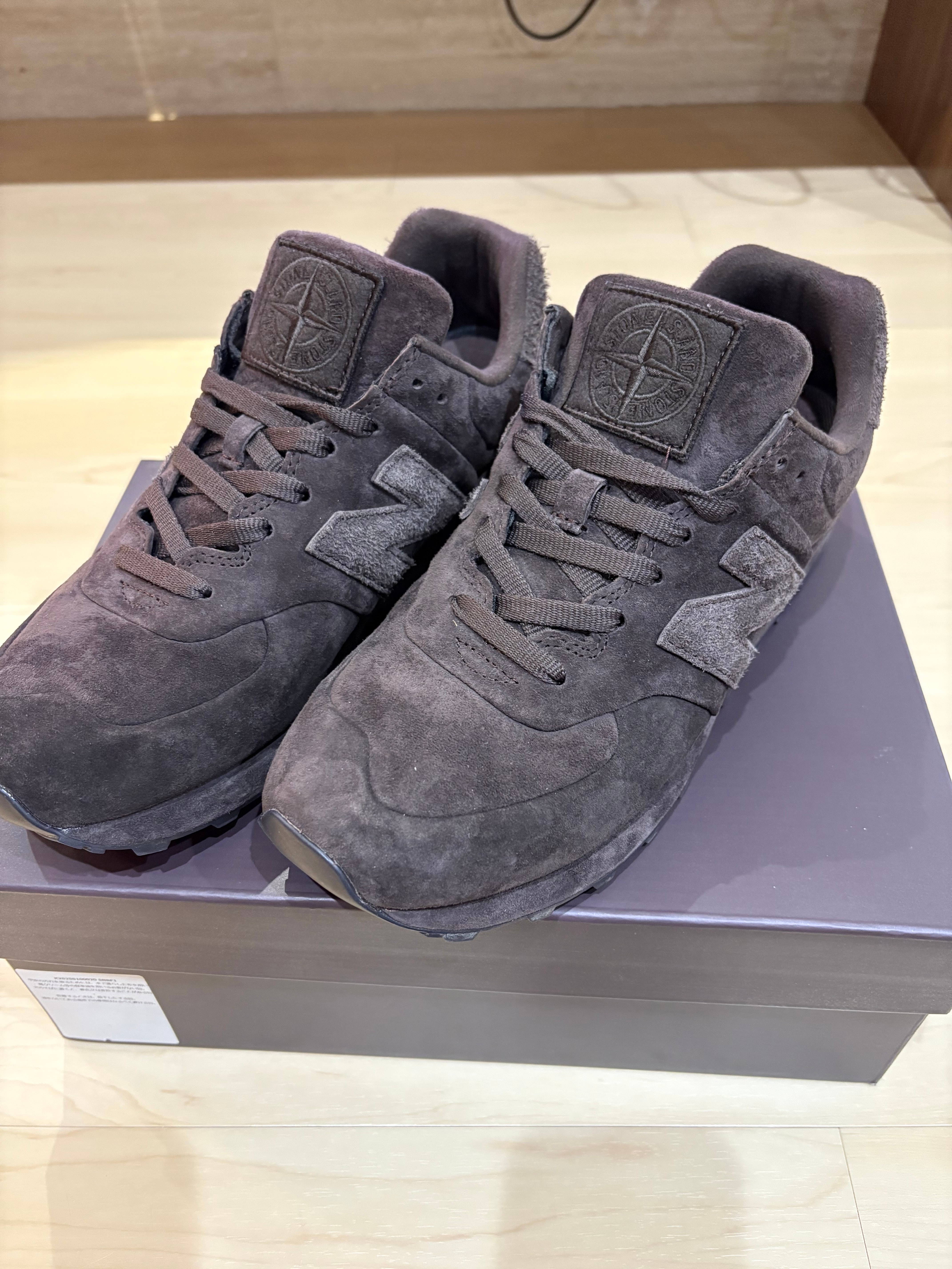 ストーンアイランド × ニューバランス 574 レガシー ゴースト "ダークブラウン"