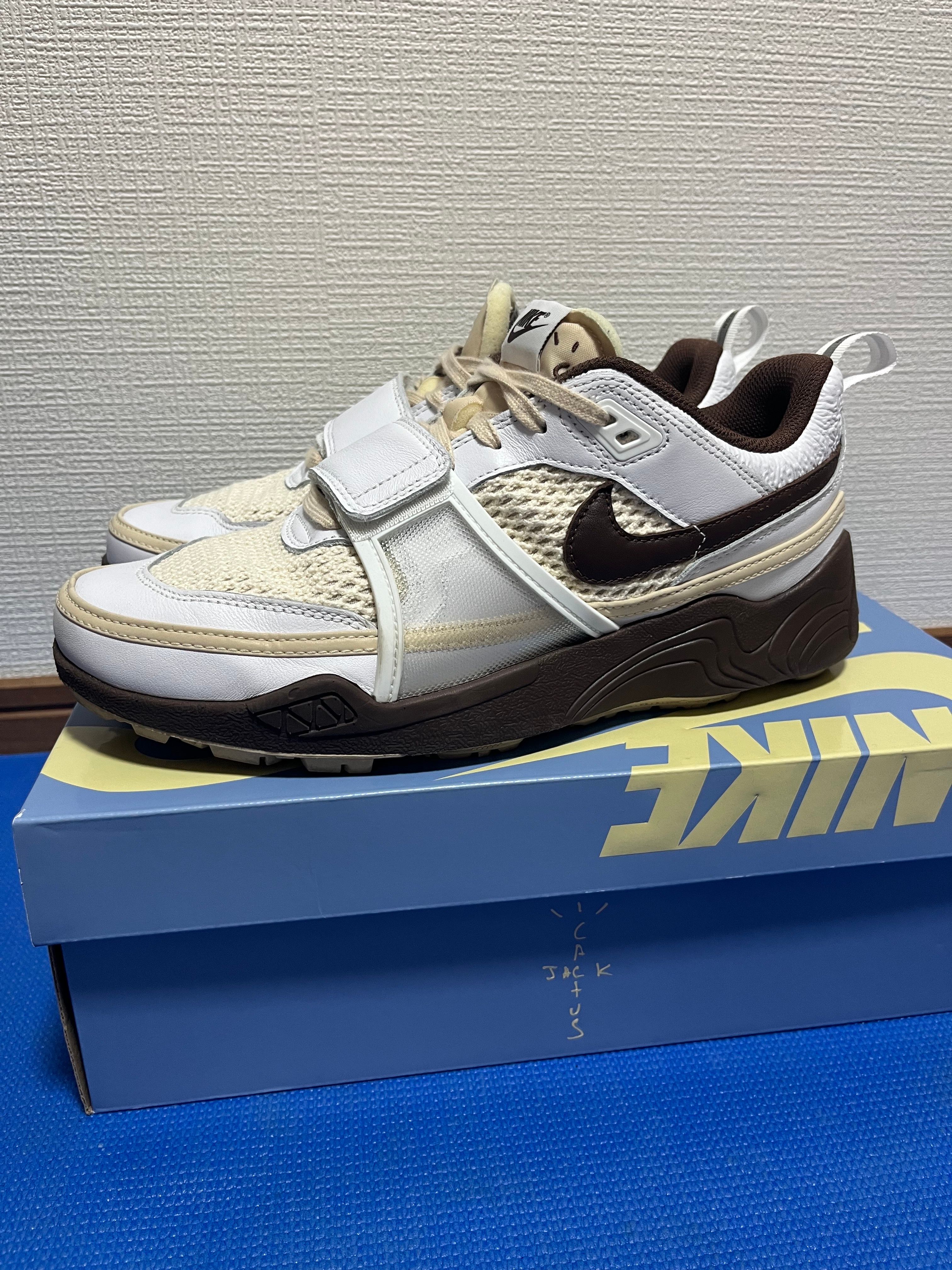 Travis Scott × Nike Zoom Field Jaxx "White and Light Chocolate"