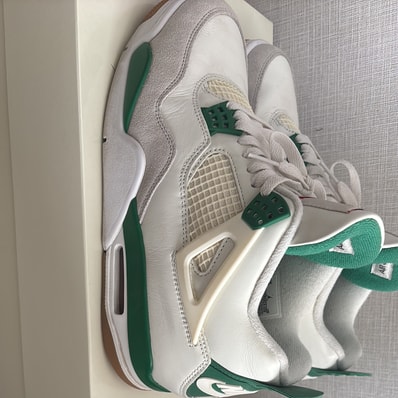 Nike SB × Air Jordan 4 Retro SP "Pine Green"