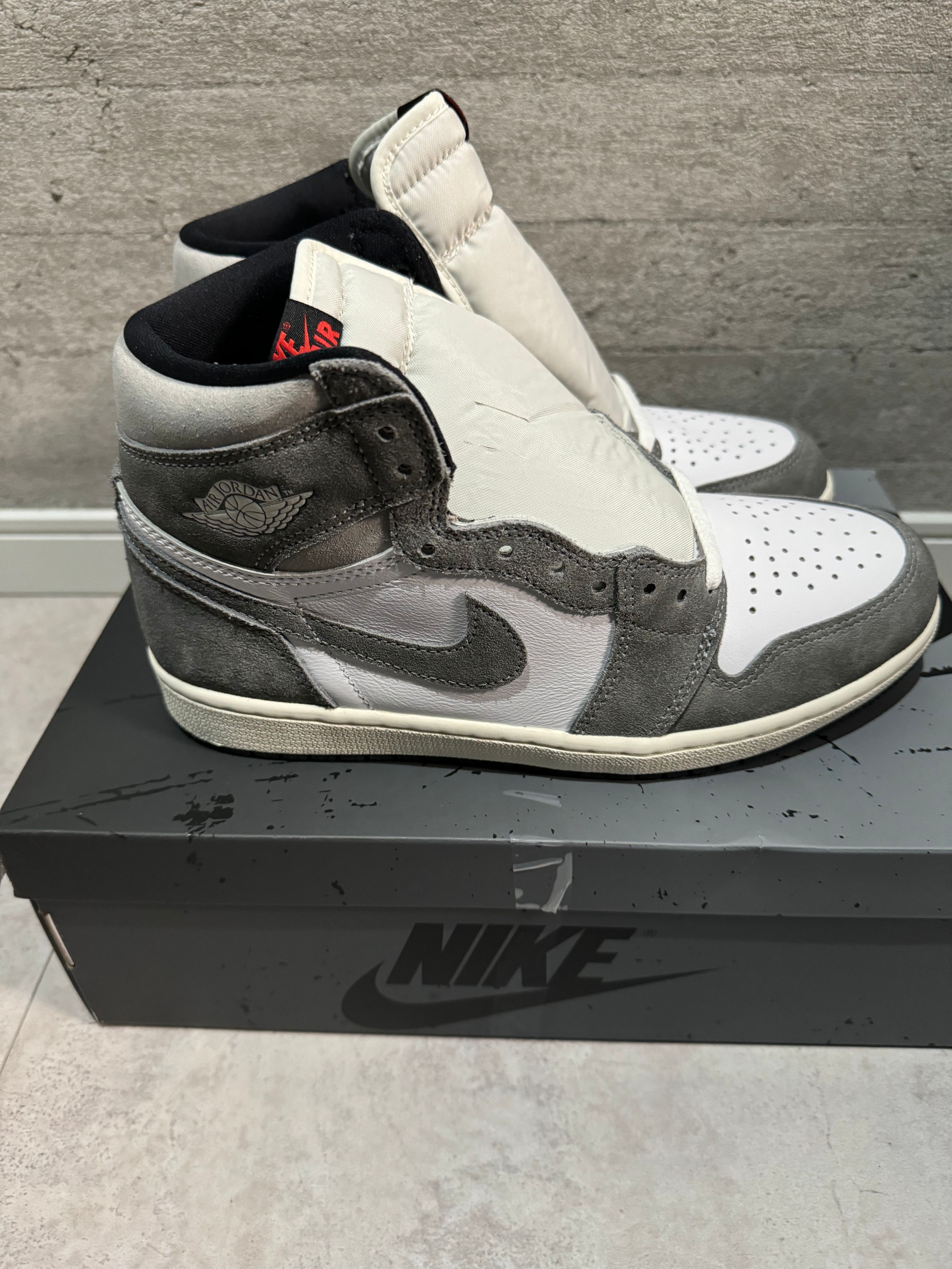 Nike Air Jordan 1 Retro High OG "Black and Smoke Grey"