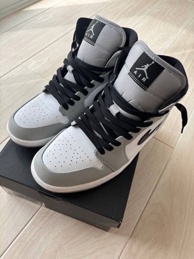 Nike Air Jordan 1 Mid "Light Smoke Grey/White/Black"