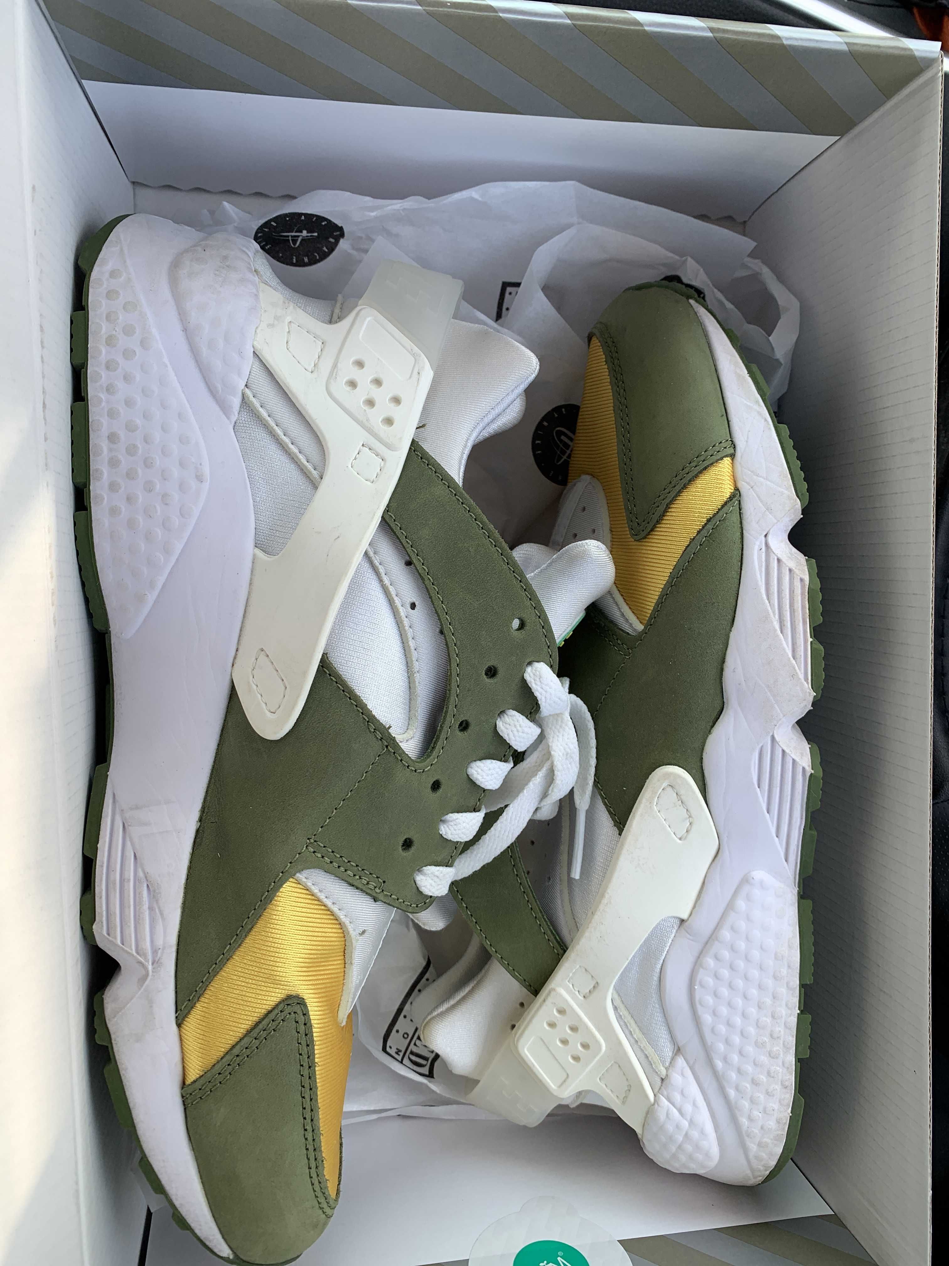 Stussy × Nike Air Huarache "Dark Olive"