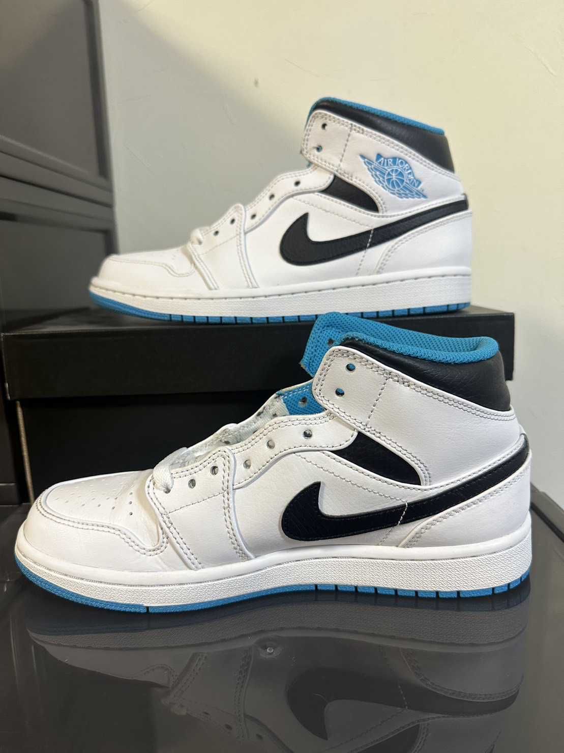Nike Air Jordan 1 Mid "White/Laser blue"