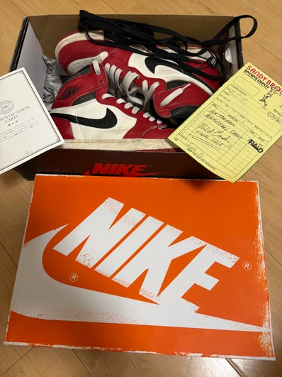 Nike Air Jordan 1 High OG "Lost & Found/Chicago"