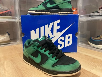 Nike SB Dunk Low "Black/Pine Green"