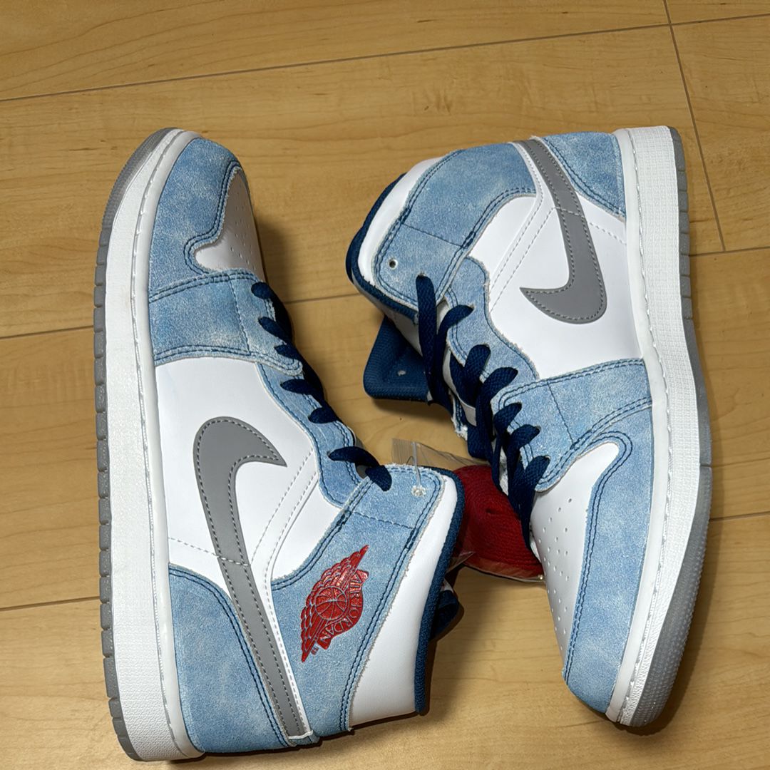 Nike Air Jordan 1 Mid SE "White/Hyper Royal/Red"