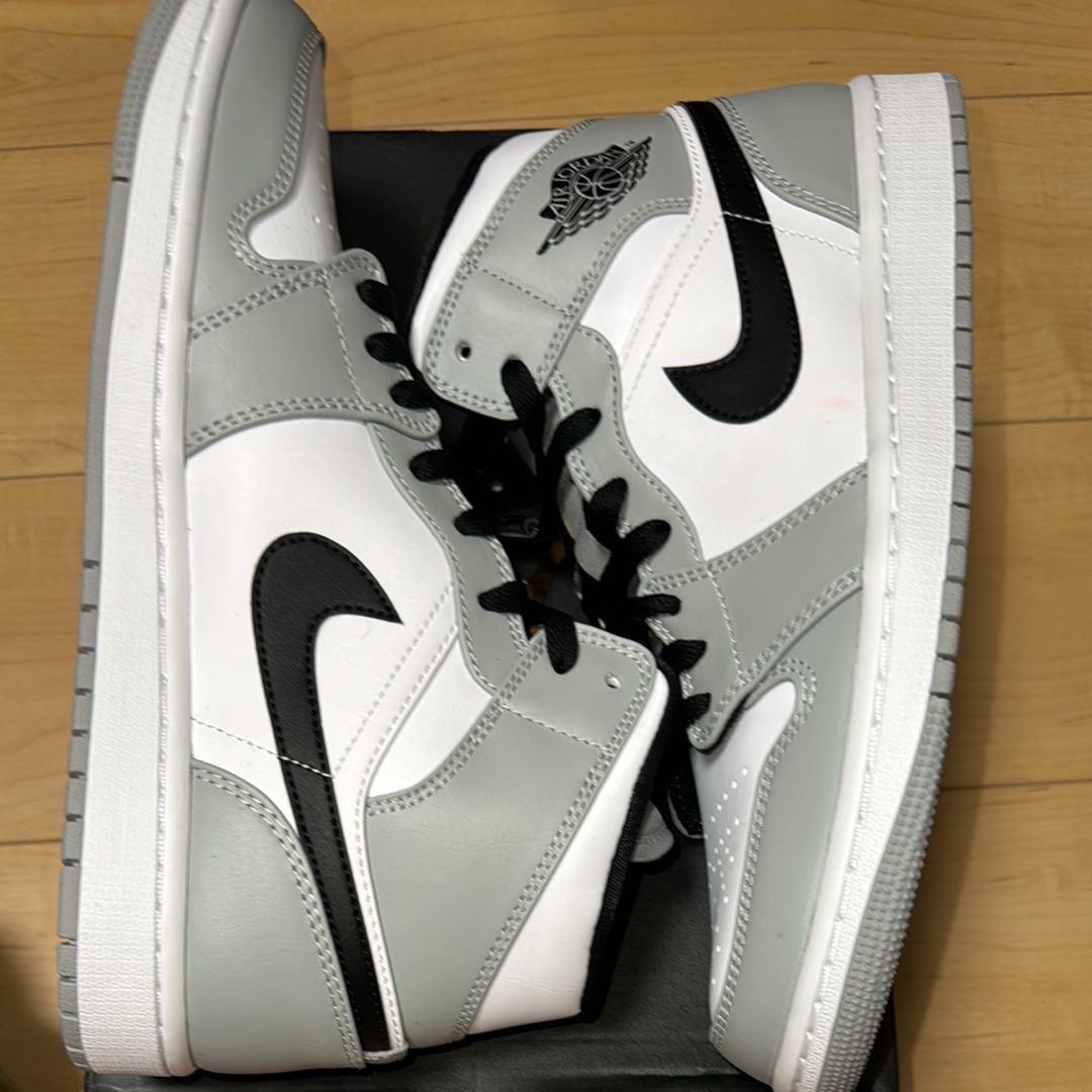 Nike Air Jordan 1 Mid "Light Smoke Grey/White/Black"