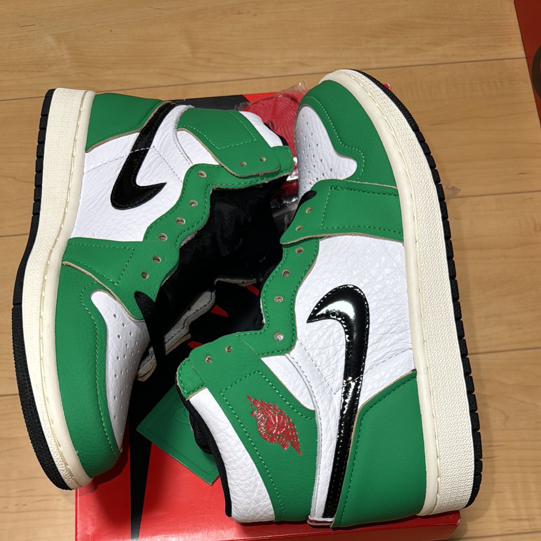 Nike Women's Air Jordan 1 High OG "Lucky Green/White-Sail-Black"
