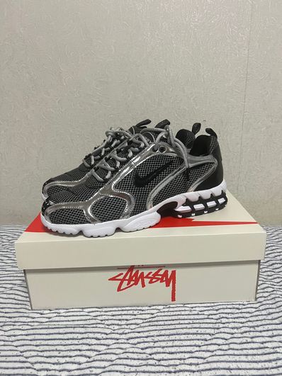 STUSSY × NIKE AIR ZOOM SPIRIDON CAGED "PURE PLATINUM/BLACK-WHITE"